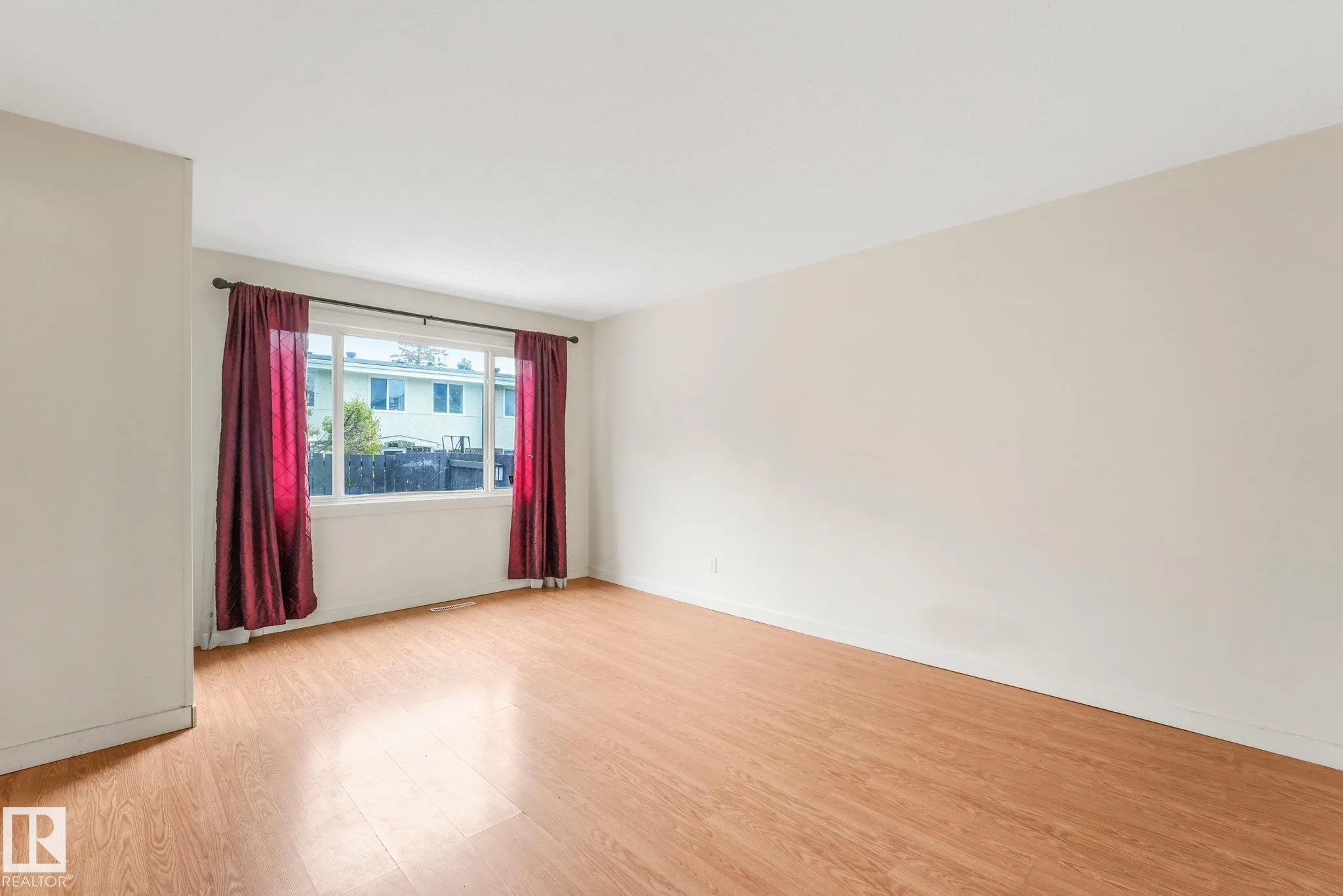 144 ROSELAND Village