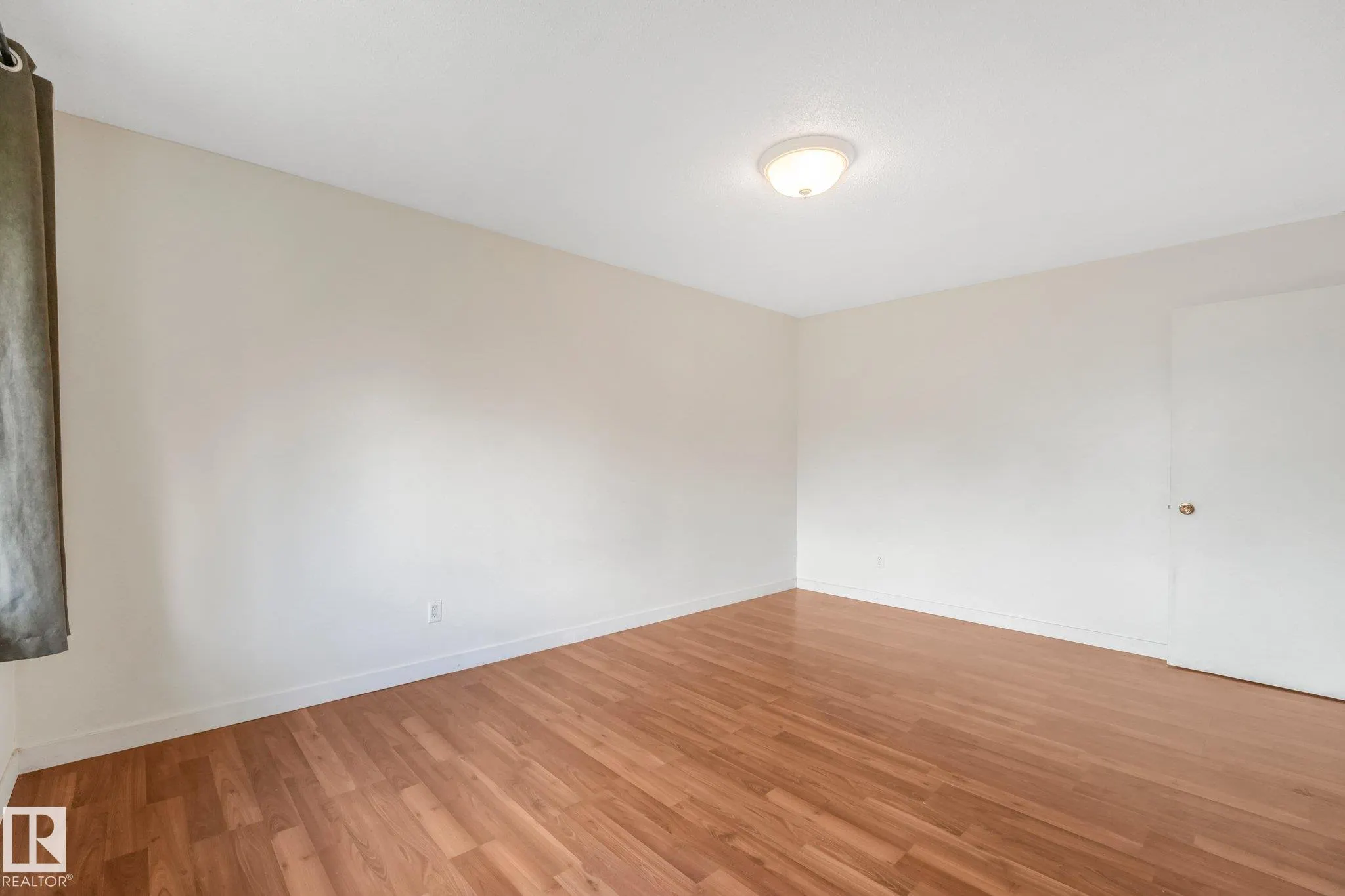 144 ROSELAND Village