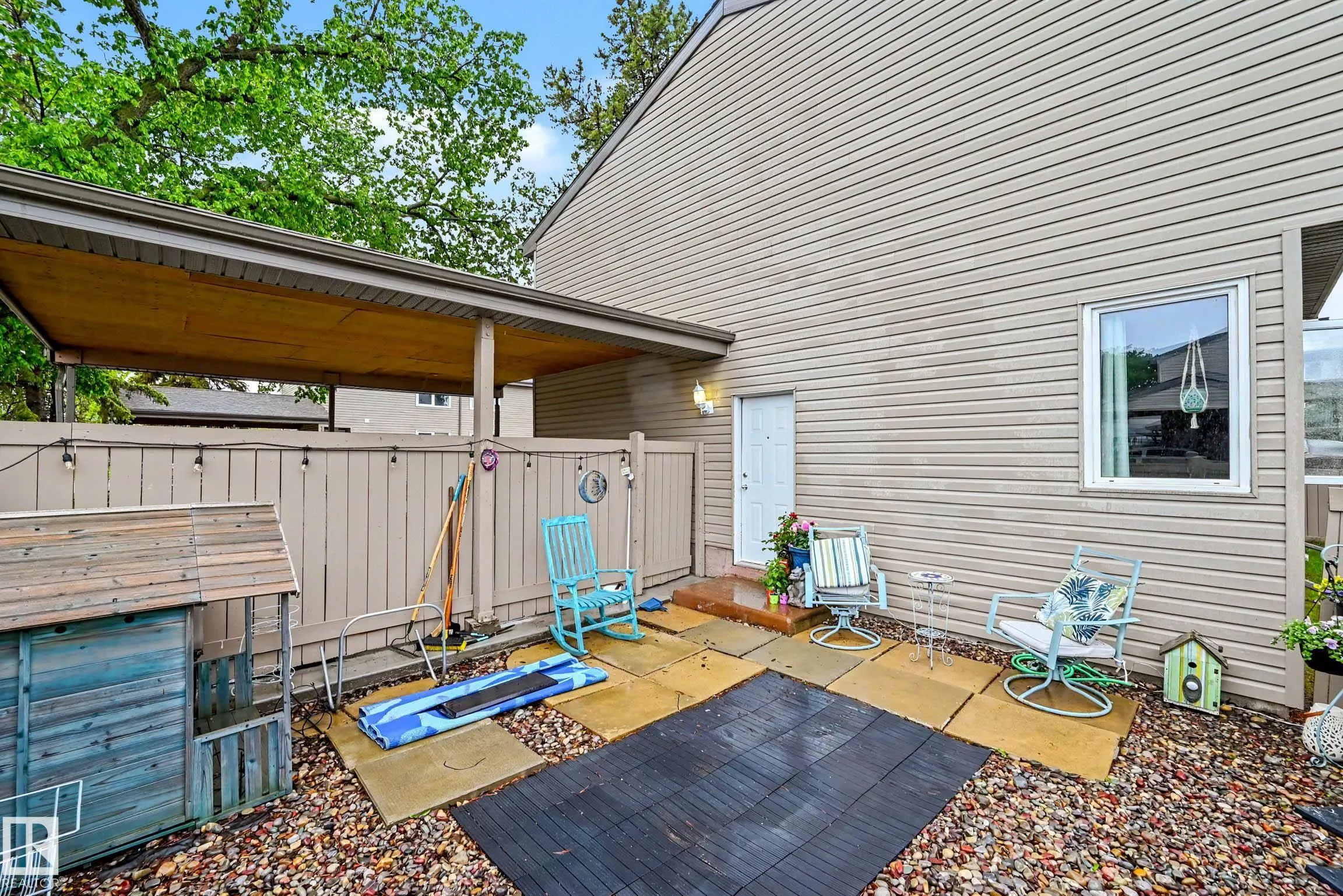 15 AKINSDALE Gardens