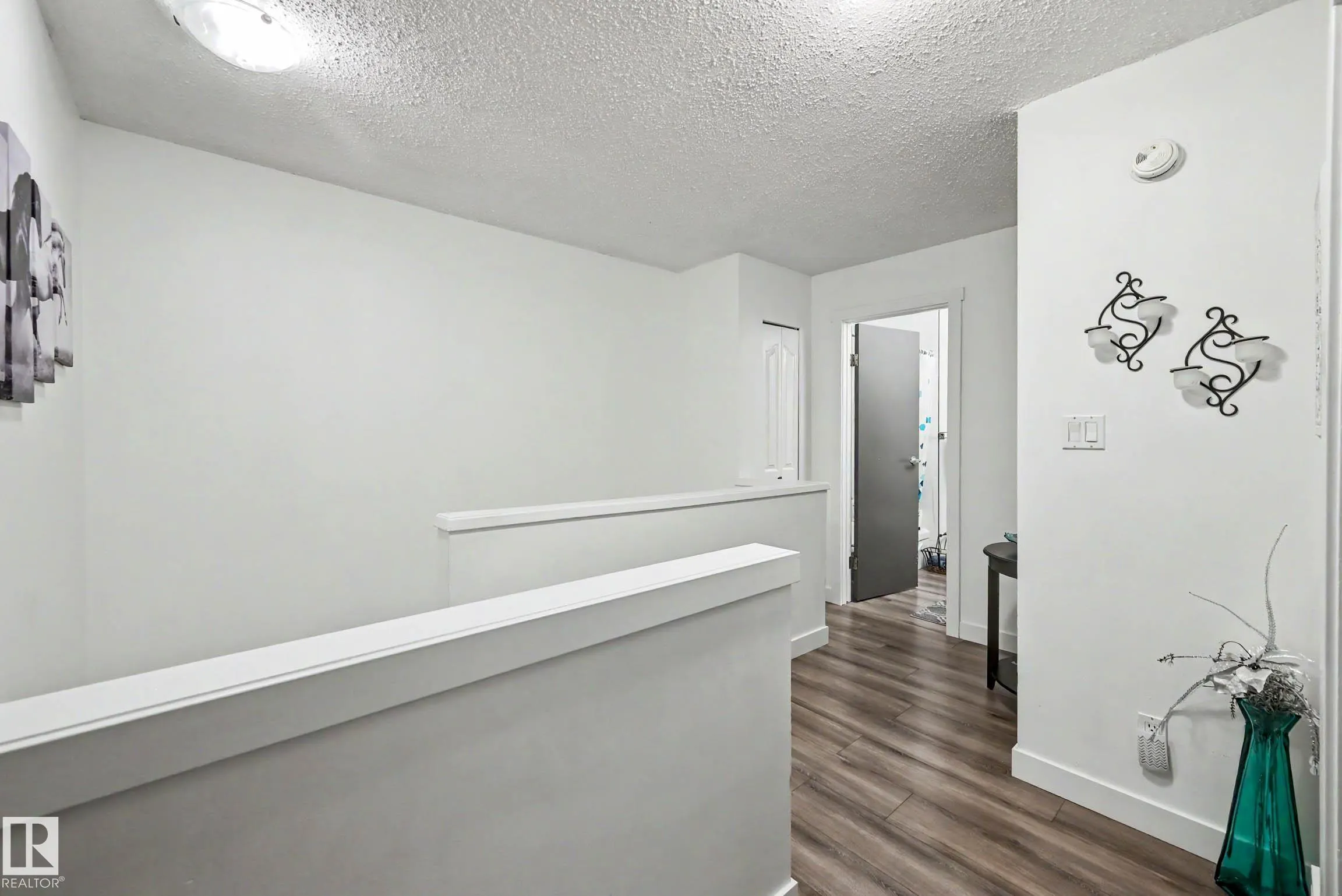 15 AKINSDALE Gardens
