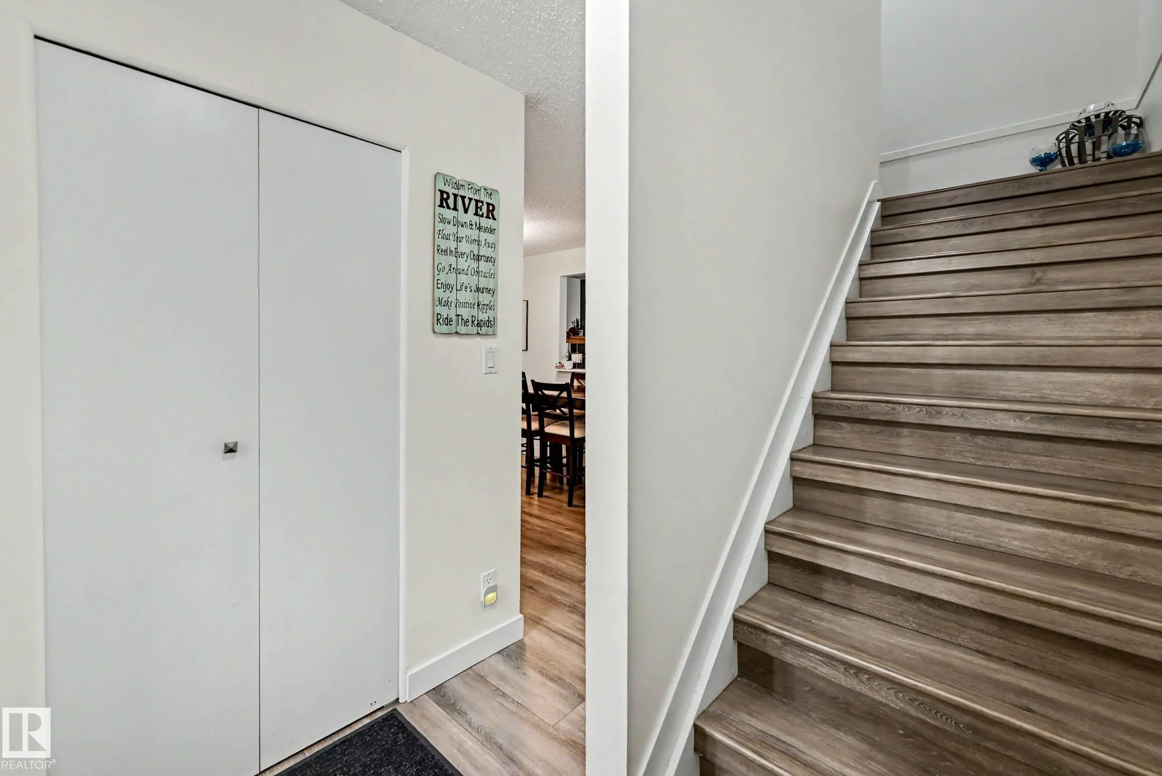 15 AKINSDALE Gardens