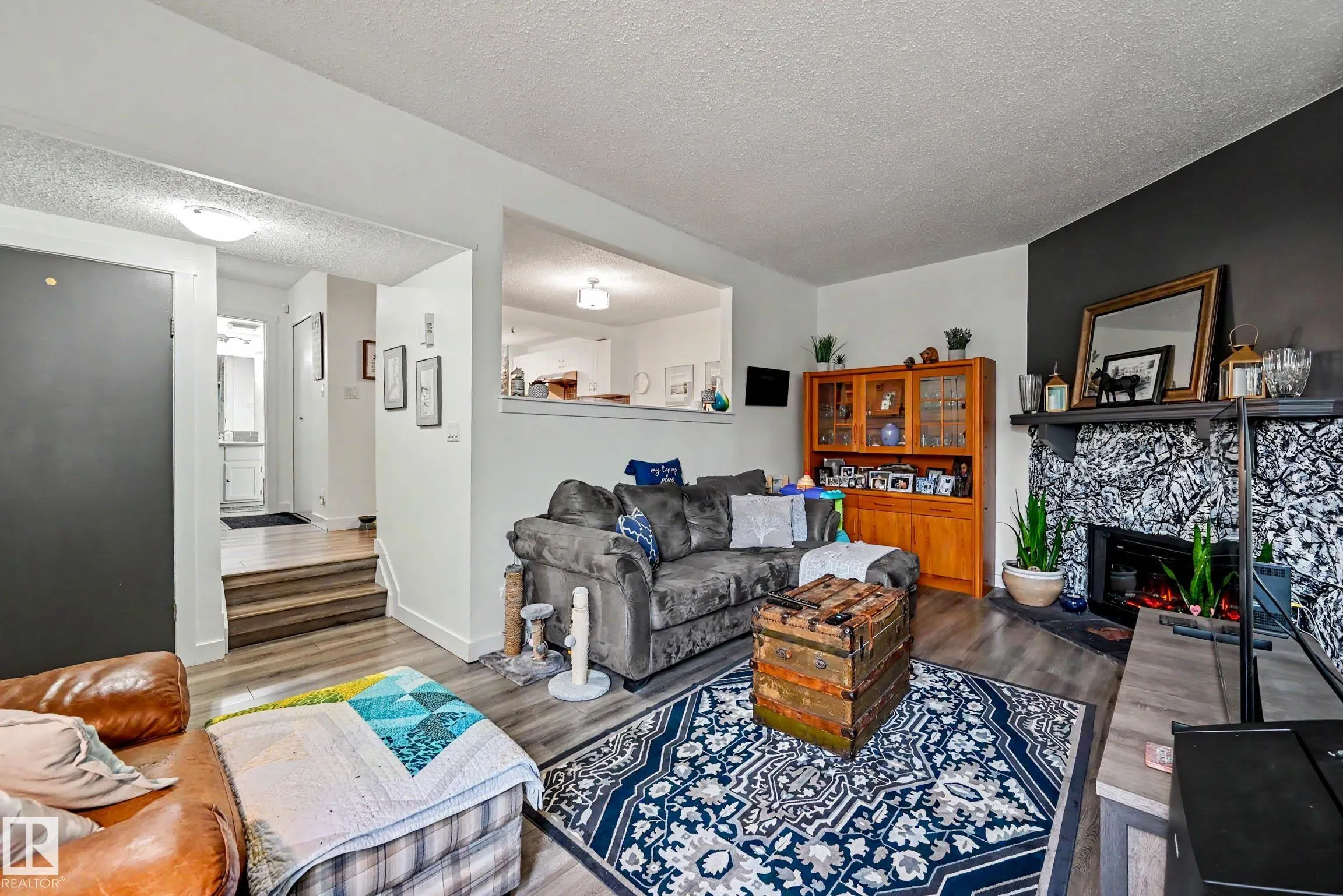 15 AKINSDALE Gardens