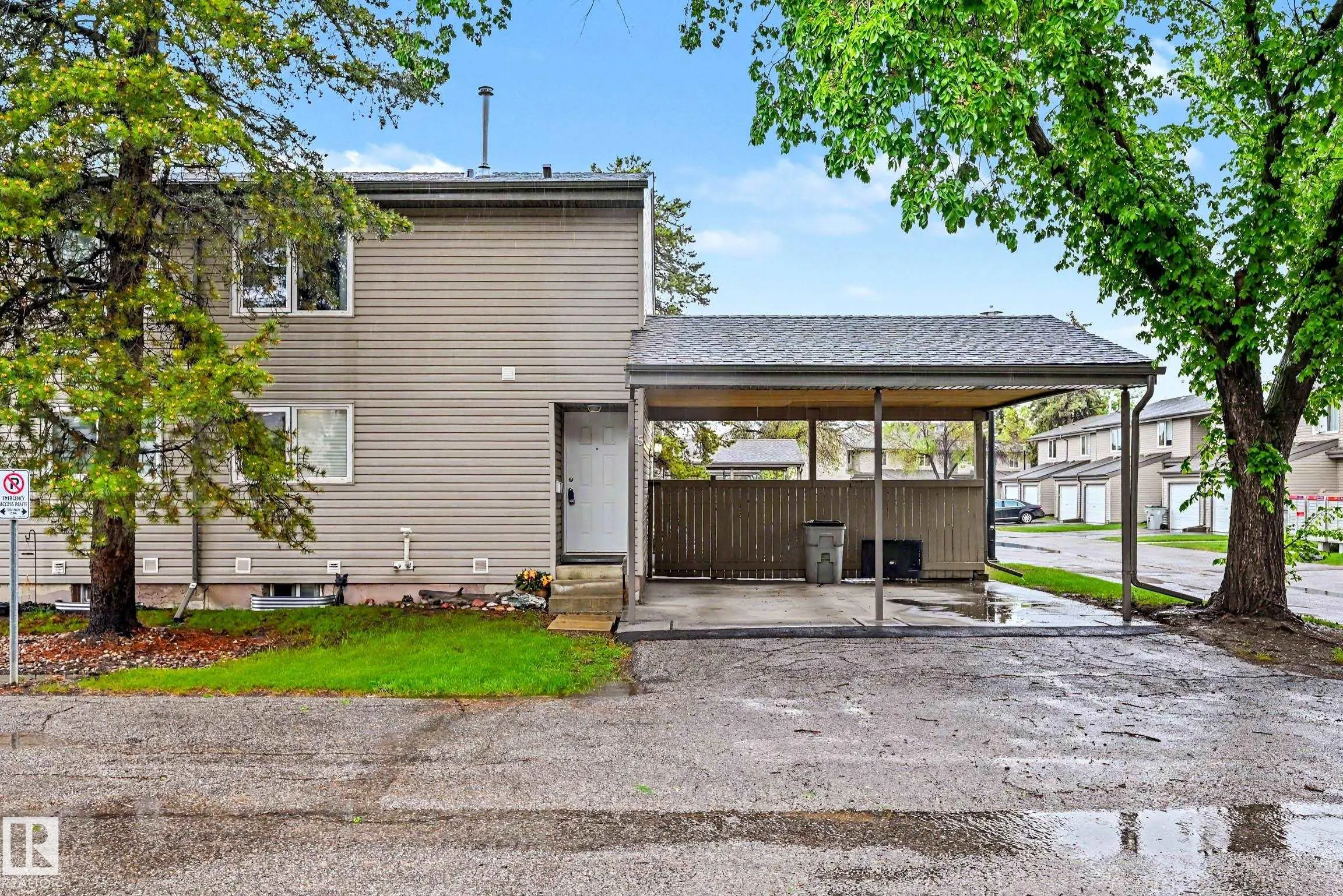 15 AKINSDALE Gardens