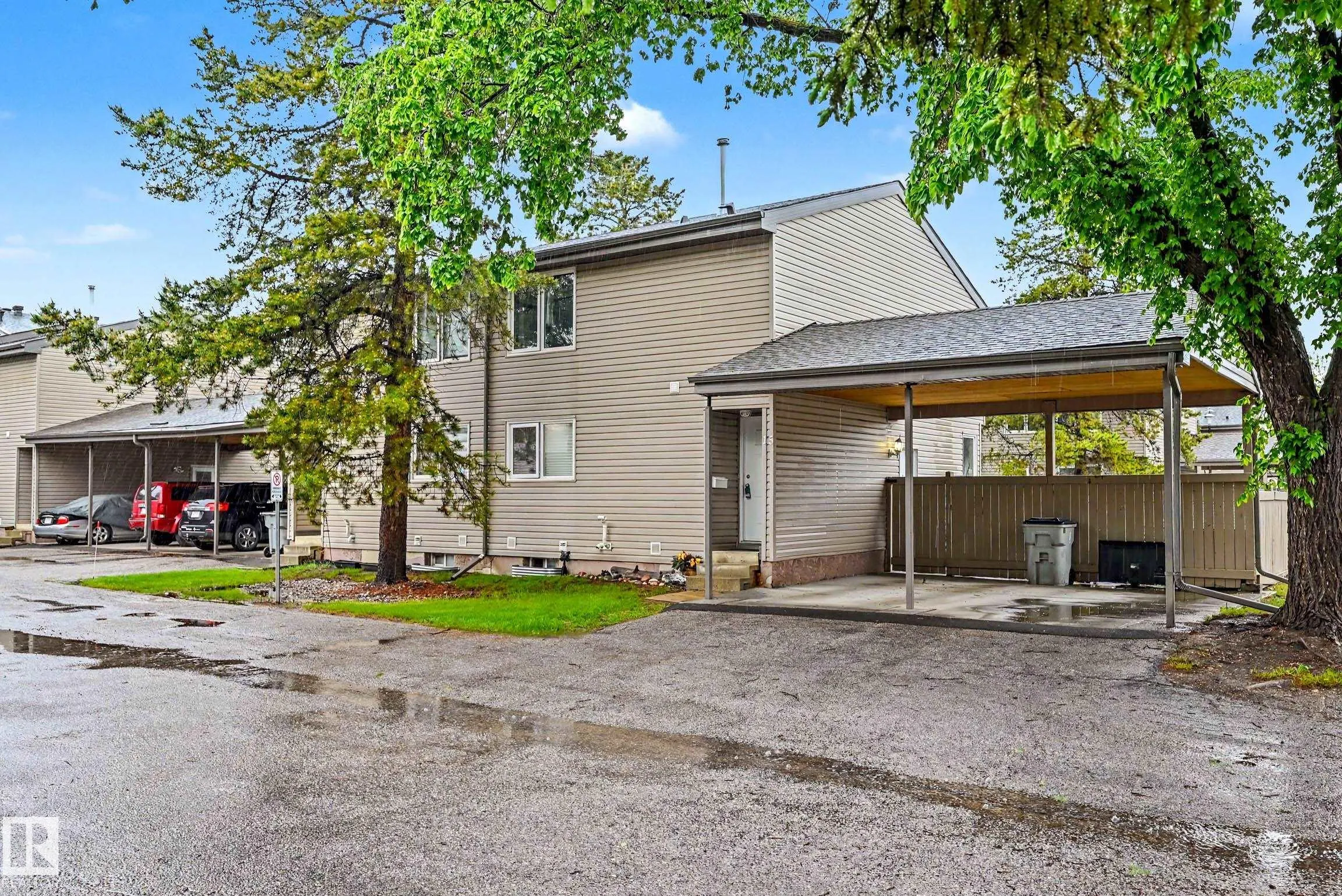 15 AKINSDALE Gardens