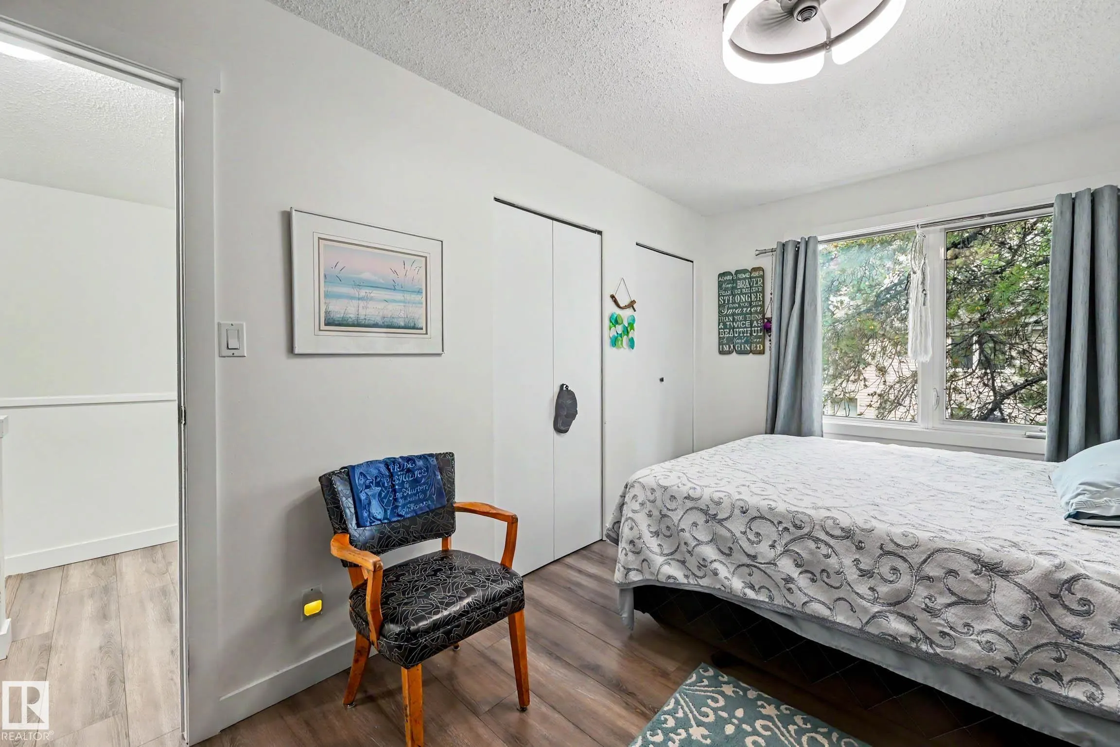 15 AKINSDALE Gardens