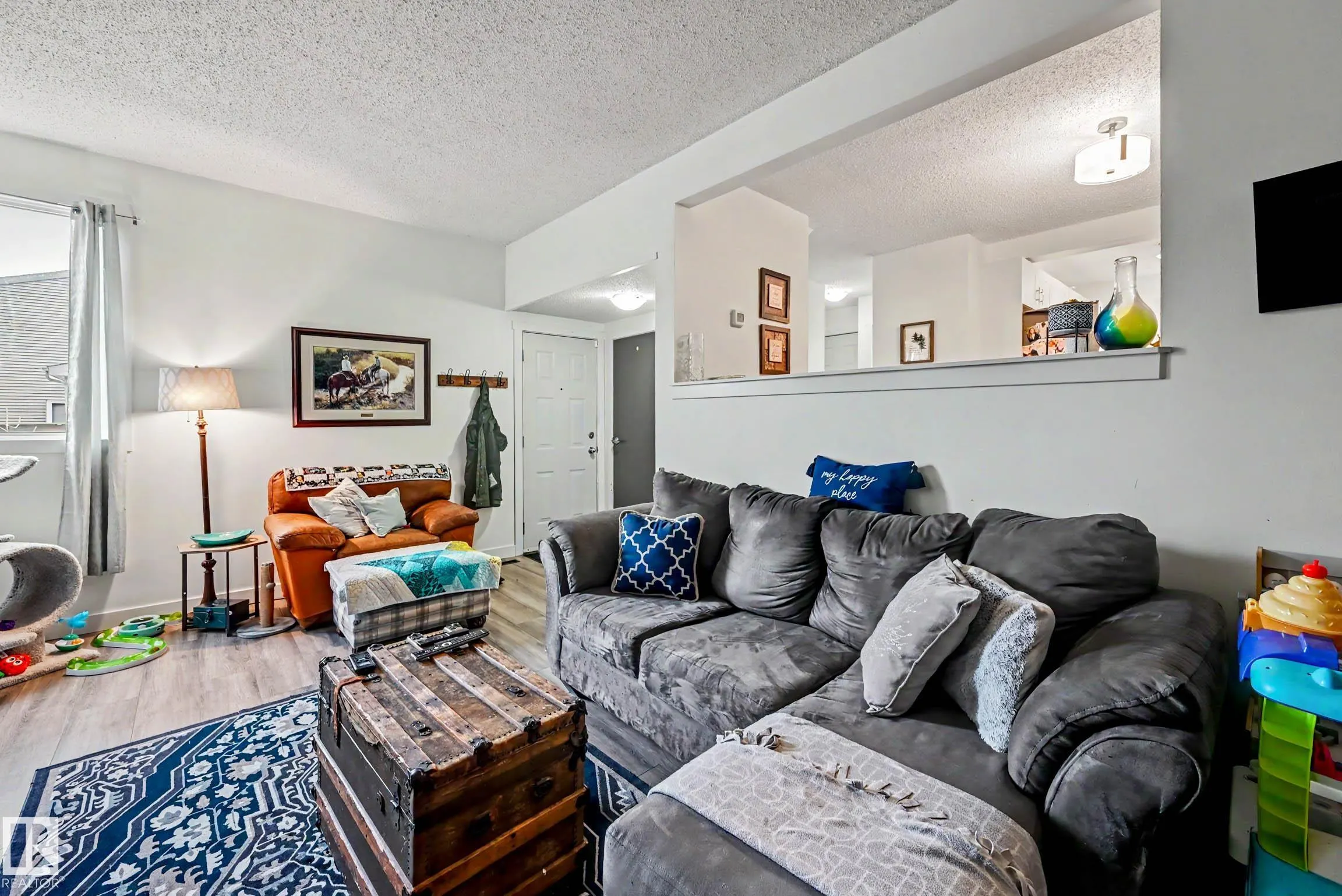 15 AKINSDALE Gardens