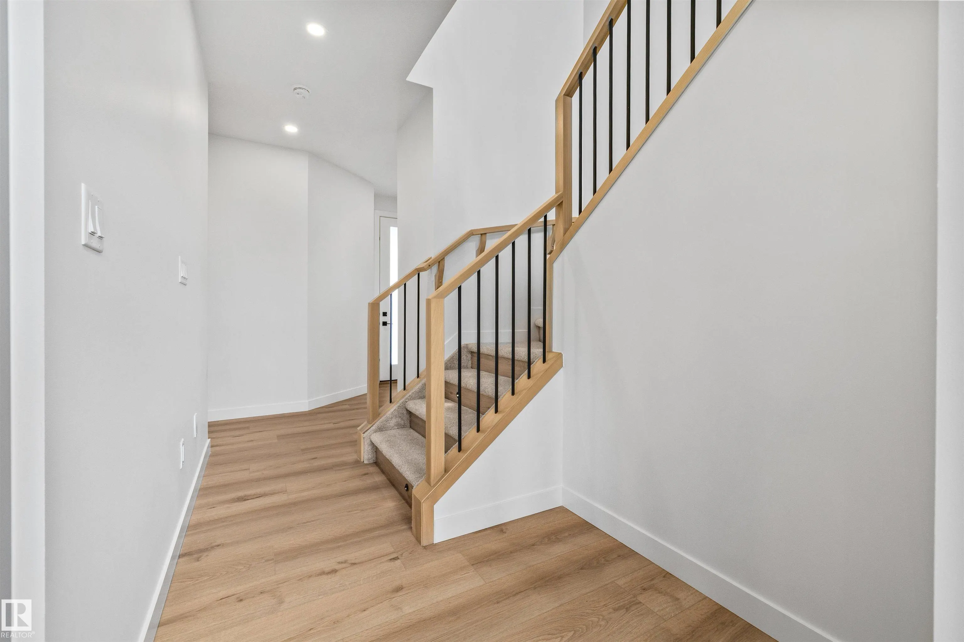 6 ENNS Court