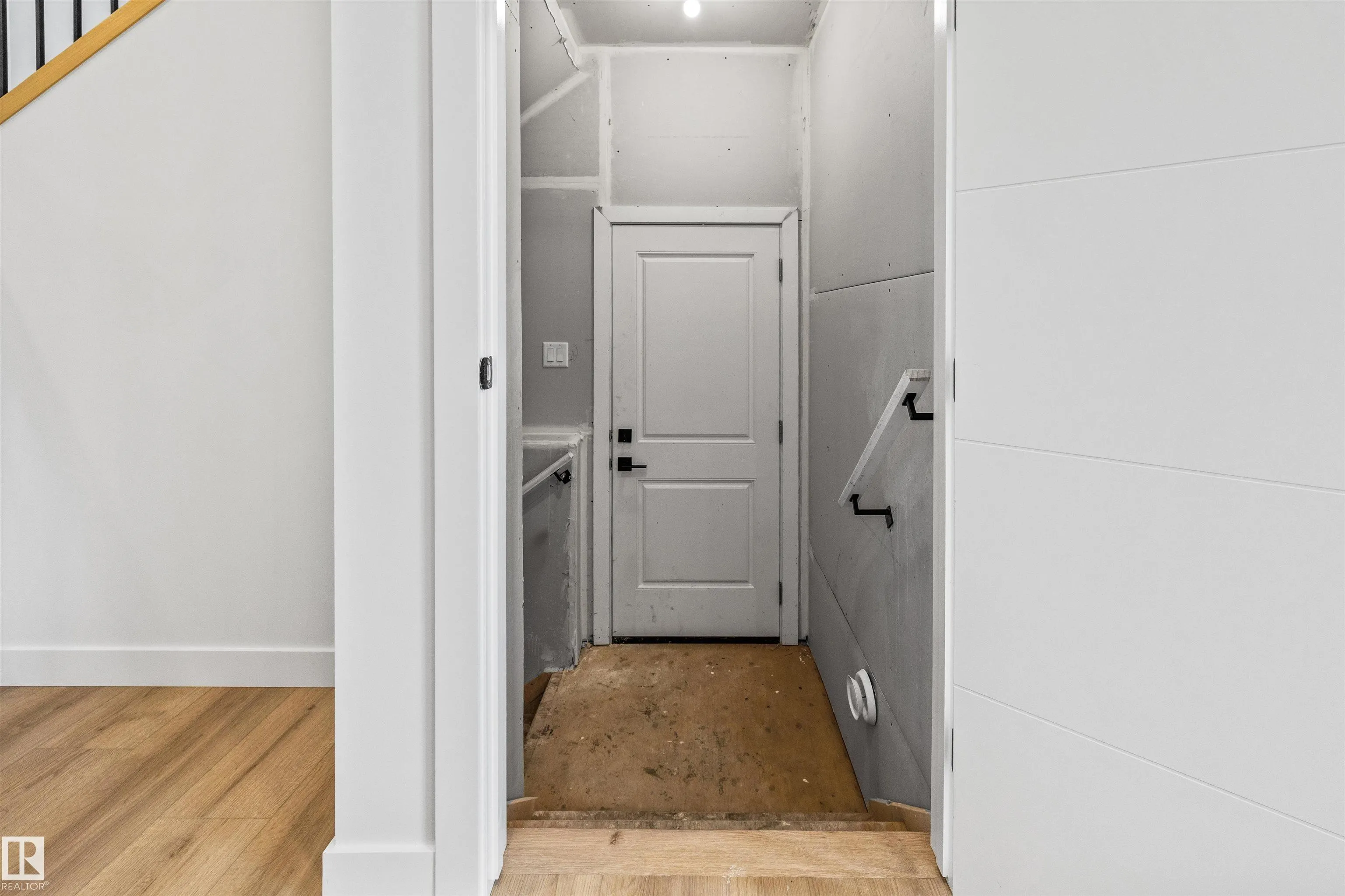 6 ENNS Court