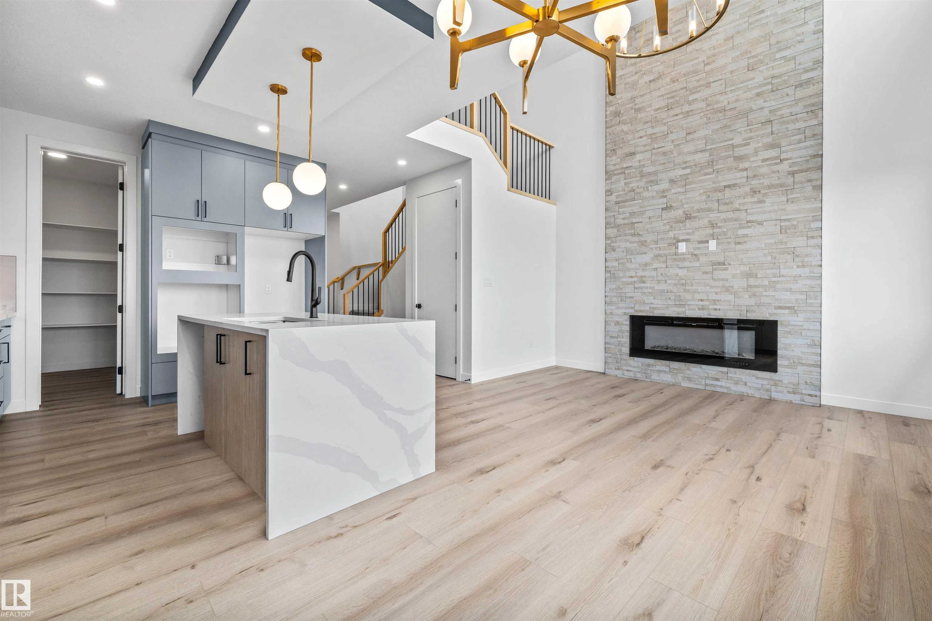 6 ENNS Court