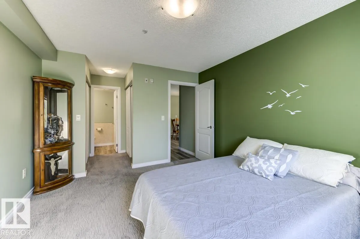 905 BLACKLOCK Way