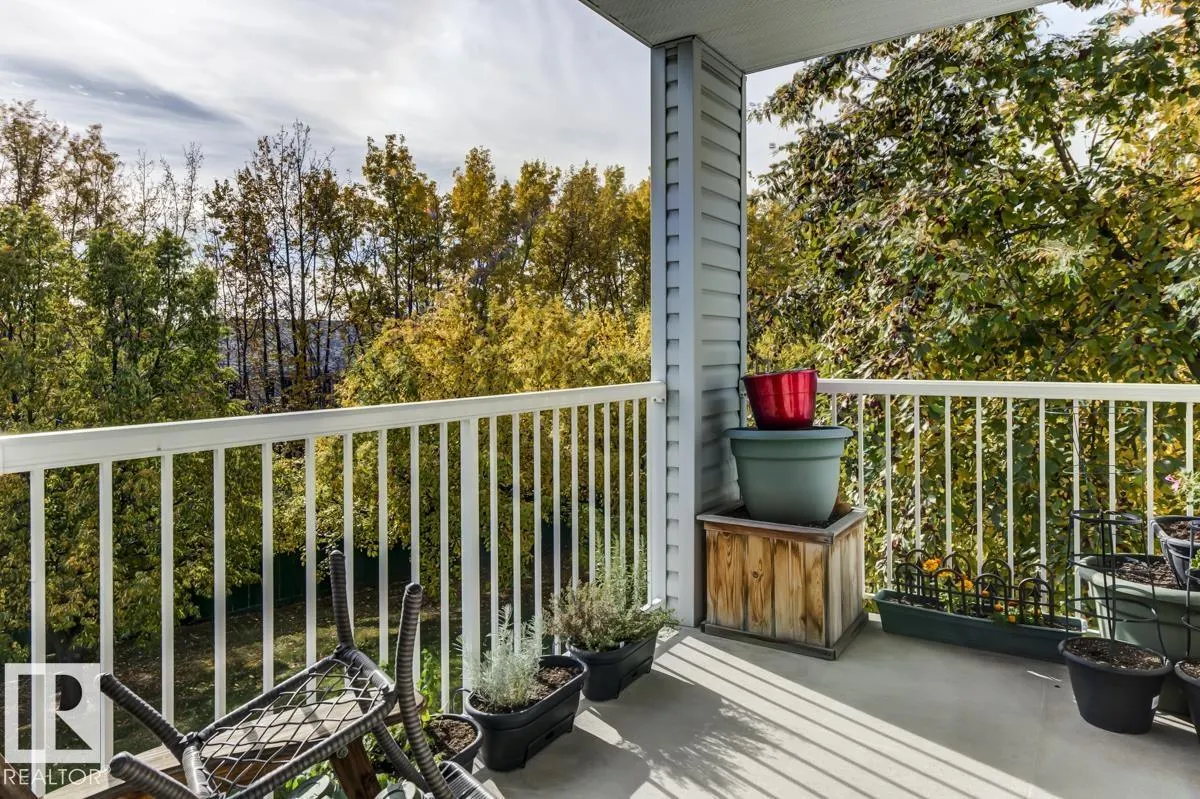 905 BLACKLOCK Way