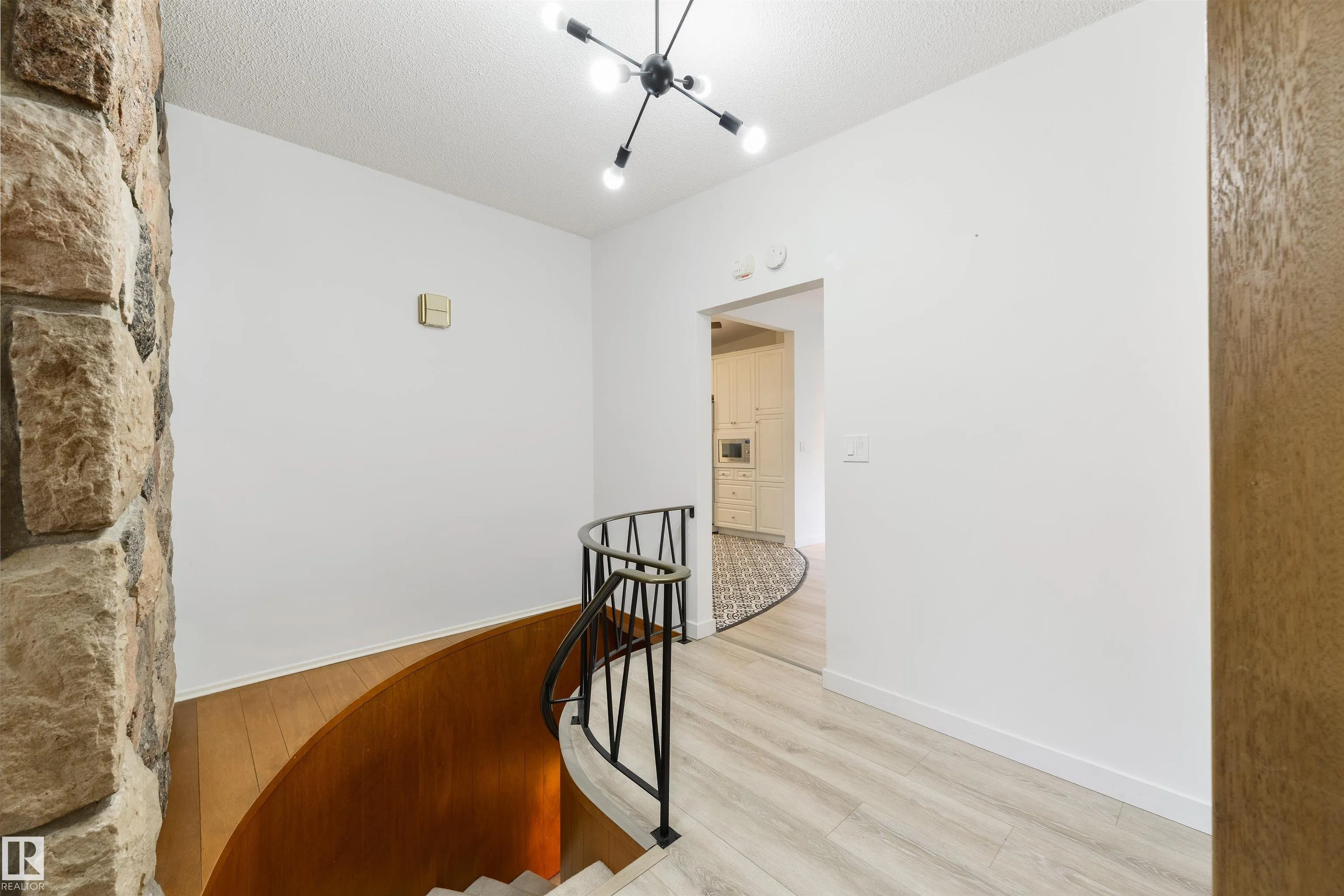 24 VALLEYVIEW Crescent