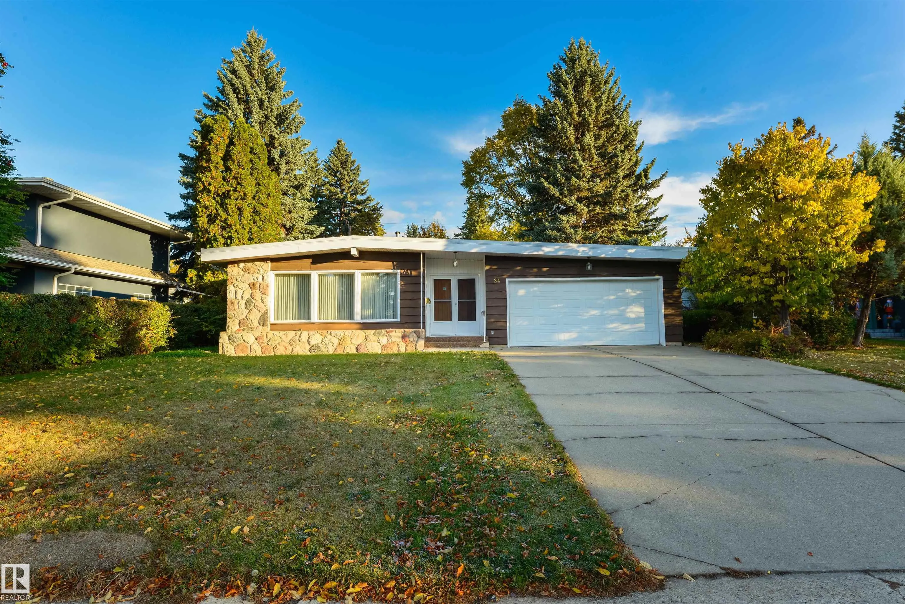 24 VALLEYVIEW Crescent