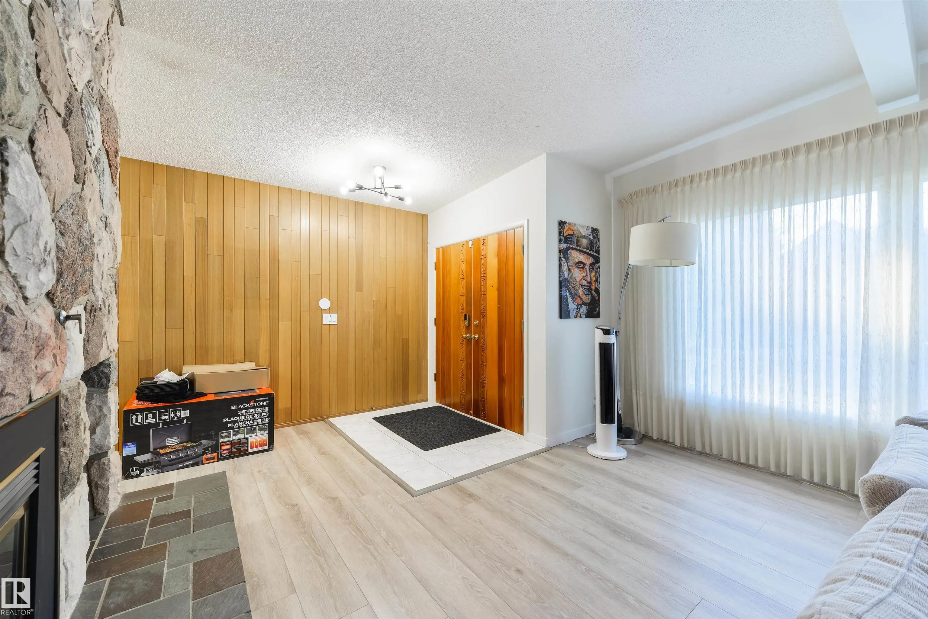 24 VALLEYVIEW Crescent