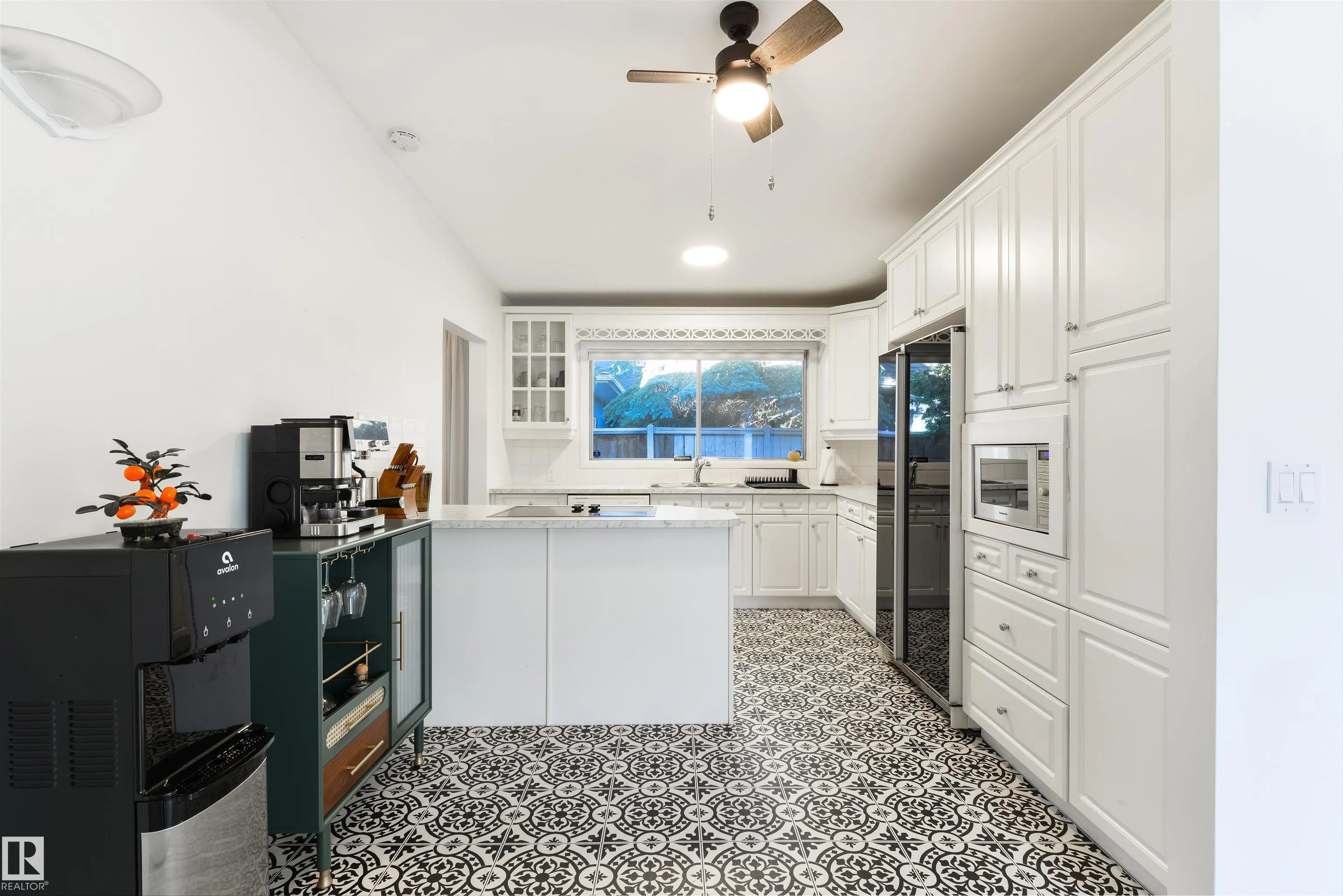 24 VALLEYVIEW Crescent