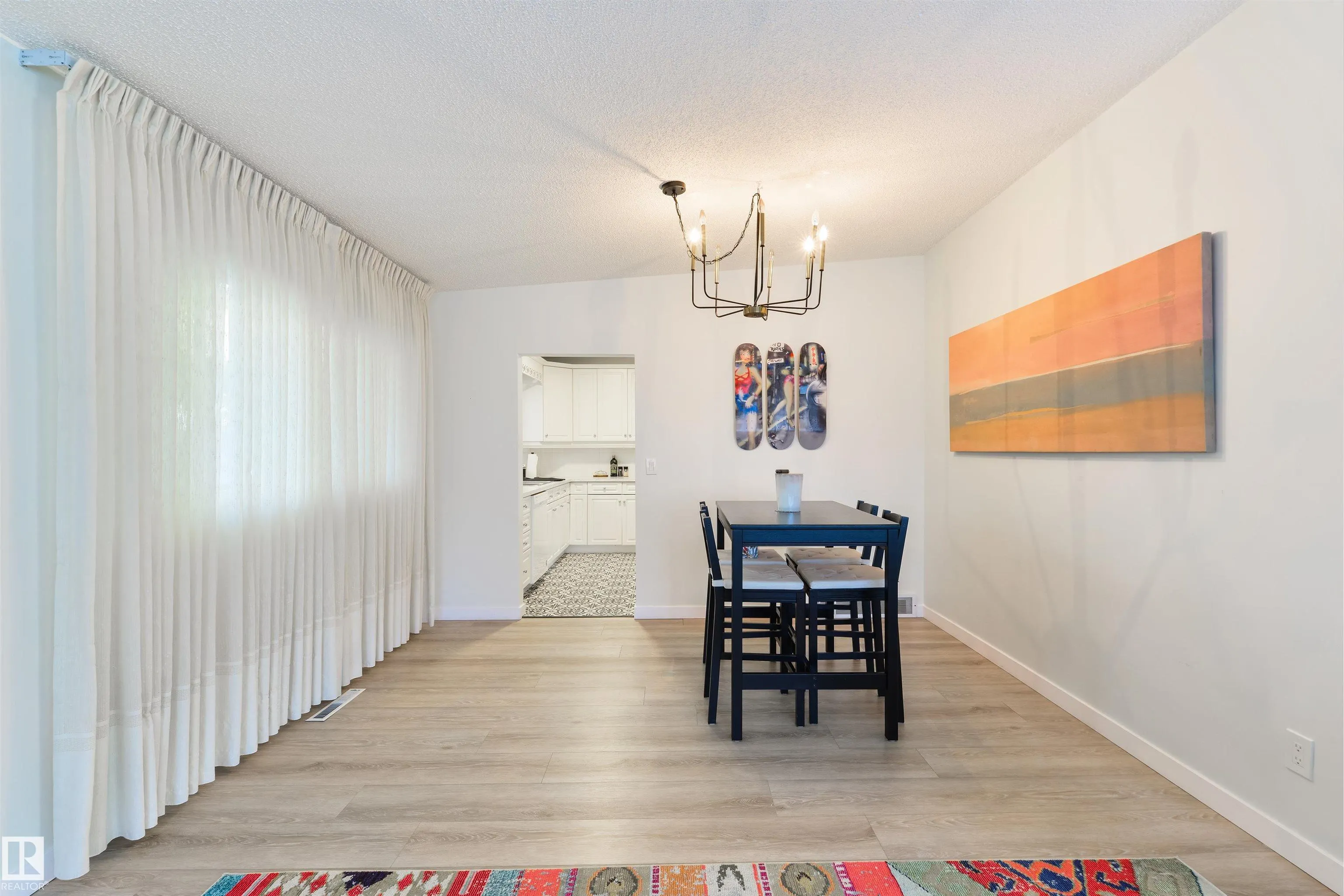 24 VALLEYVIEW Crescent