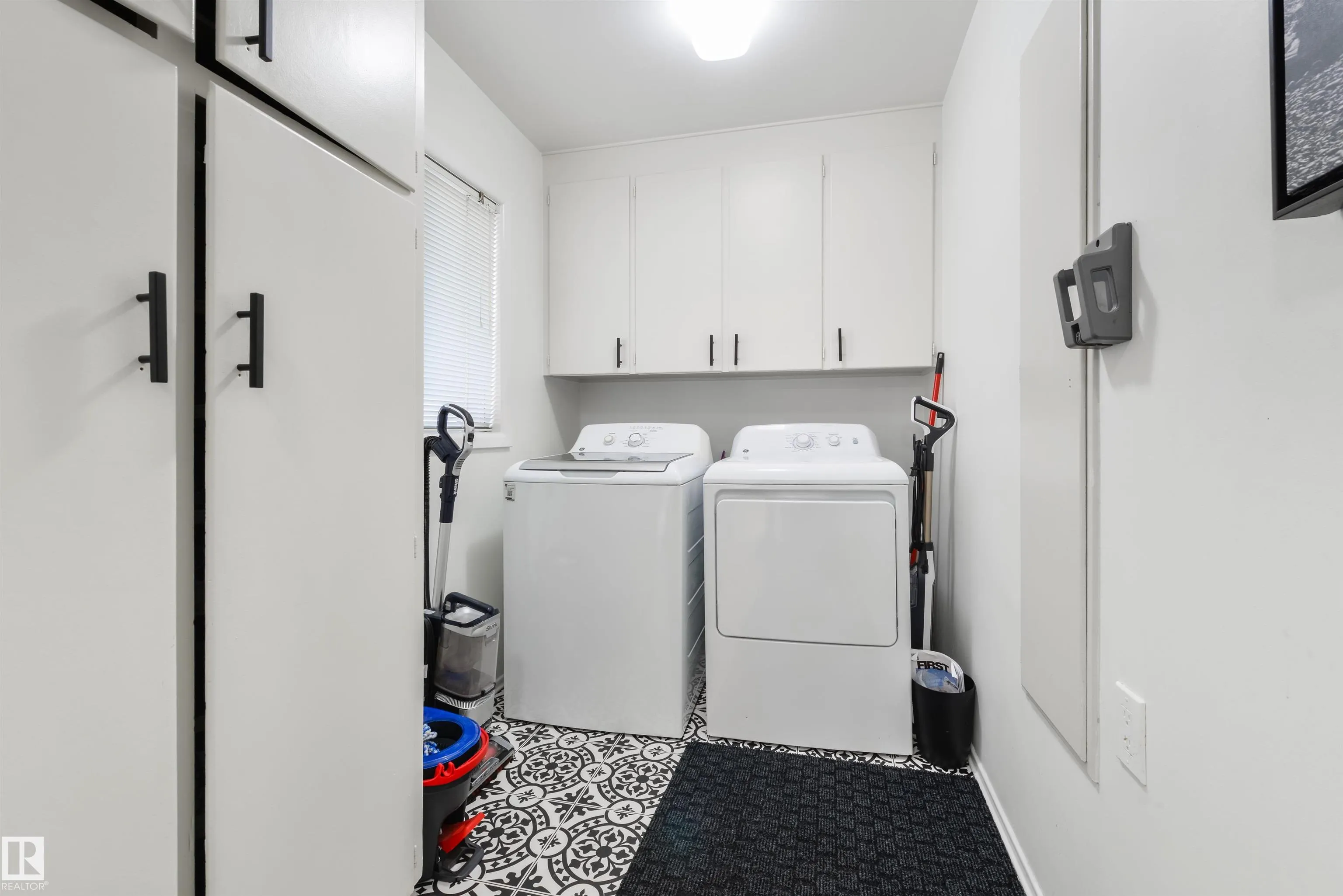 24 VALLEYVIEW Crescent