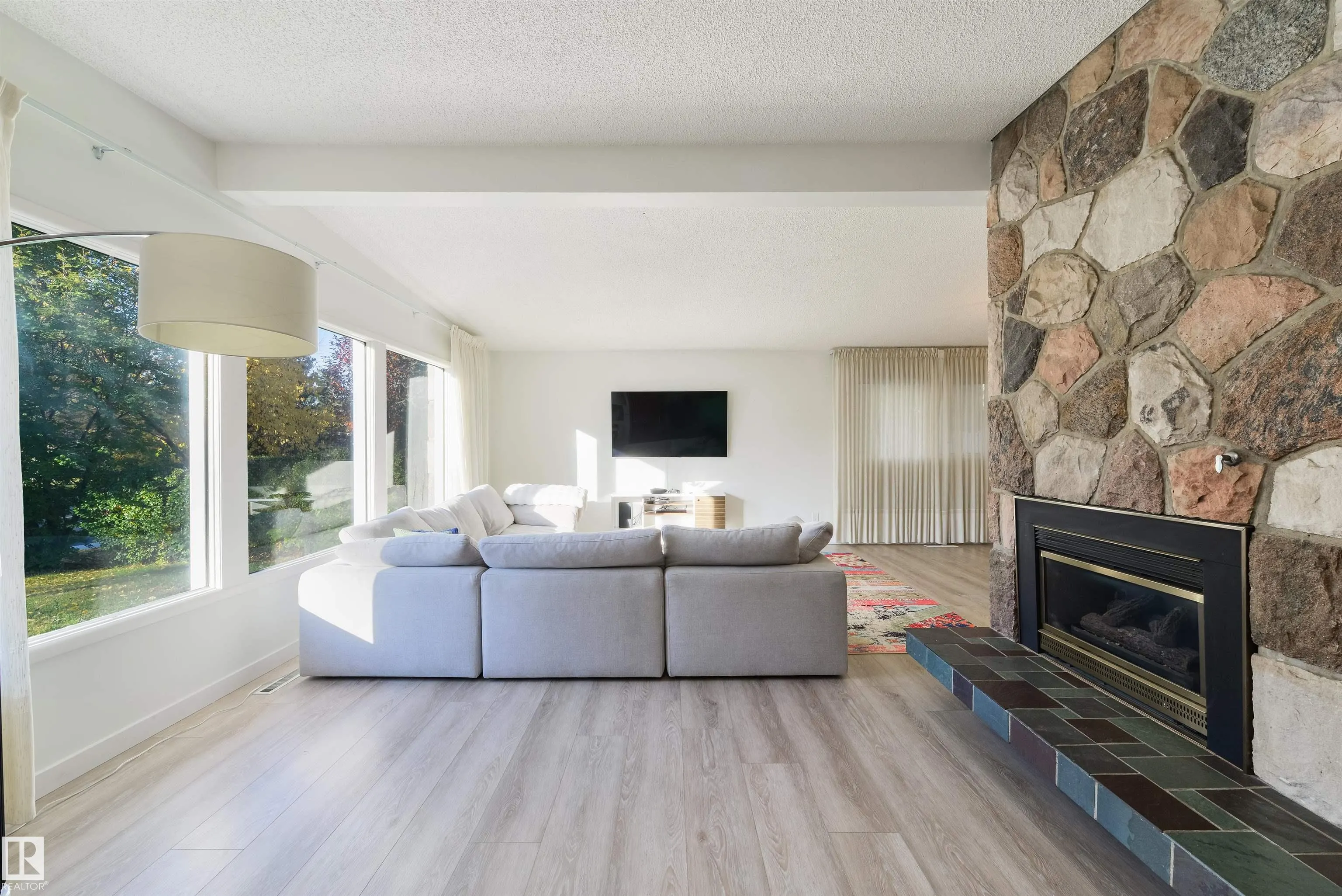 24 VALLEYVIEW Crescent