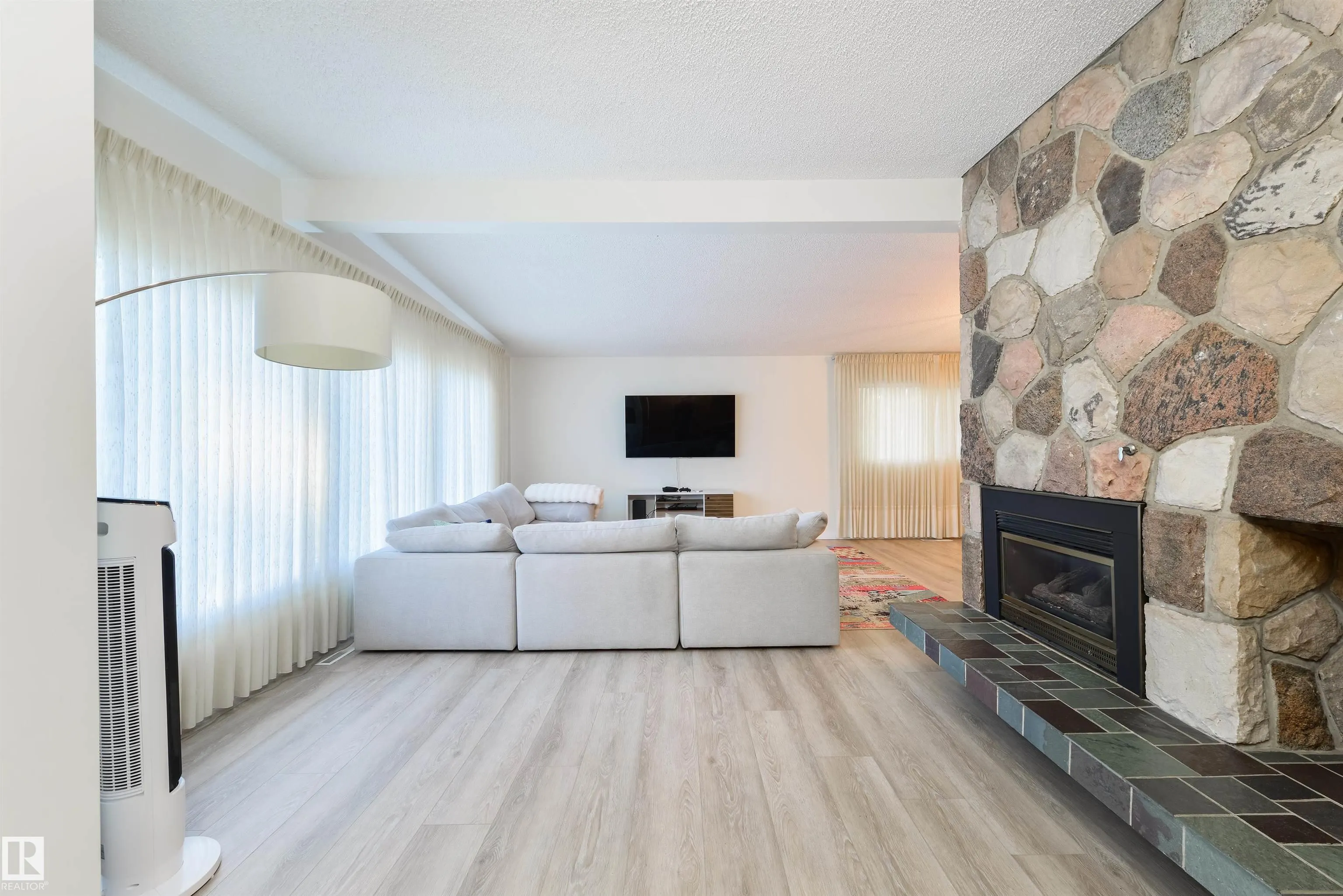 24 VALLEYVIEW Crescent