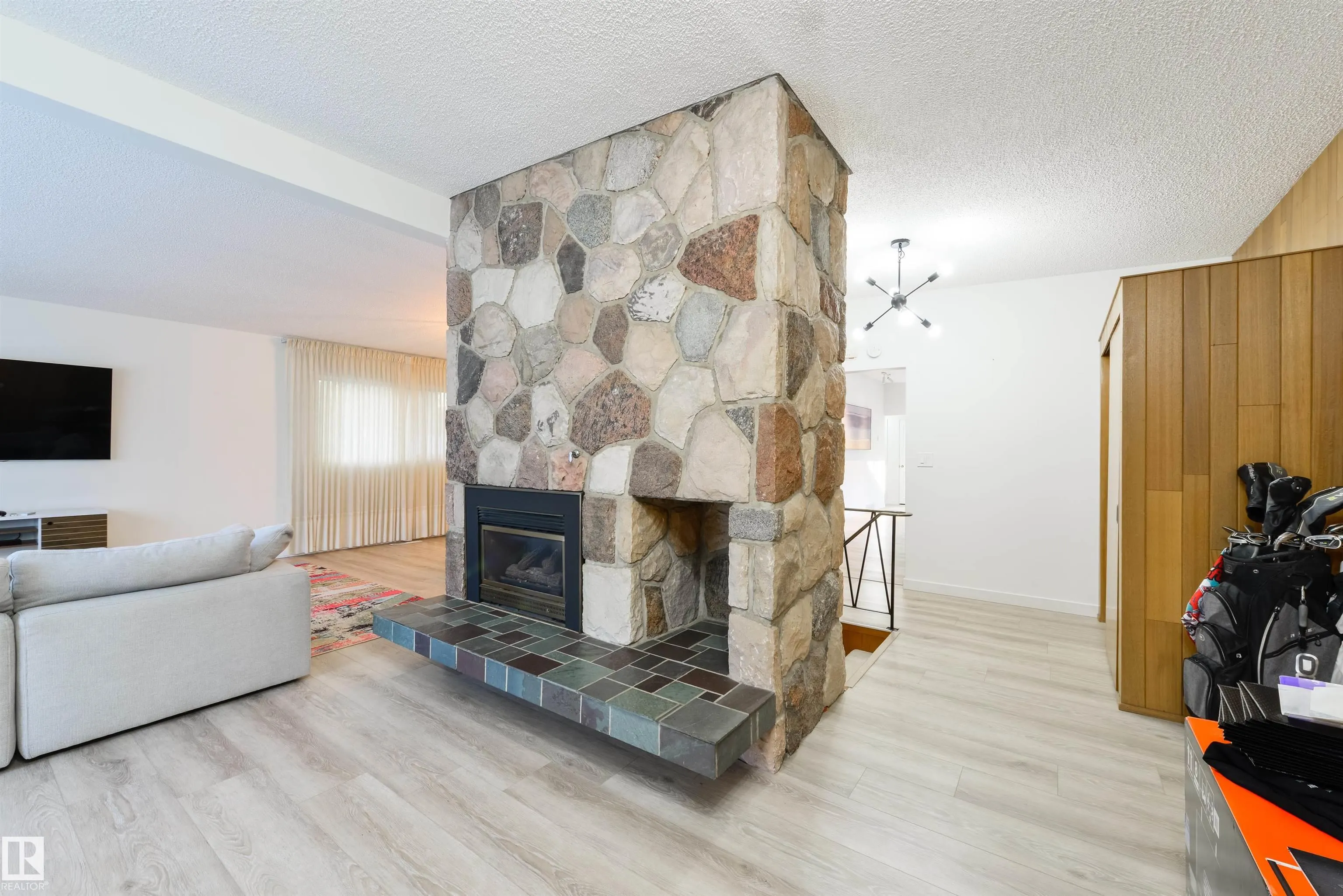 24 VALLEYVIEW Crescent