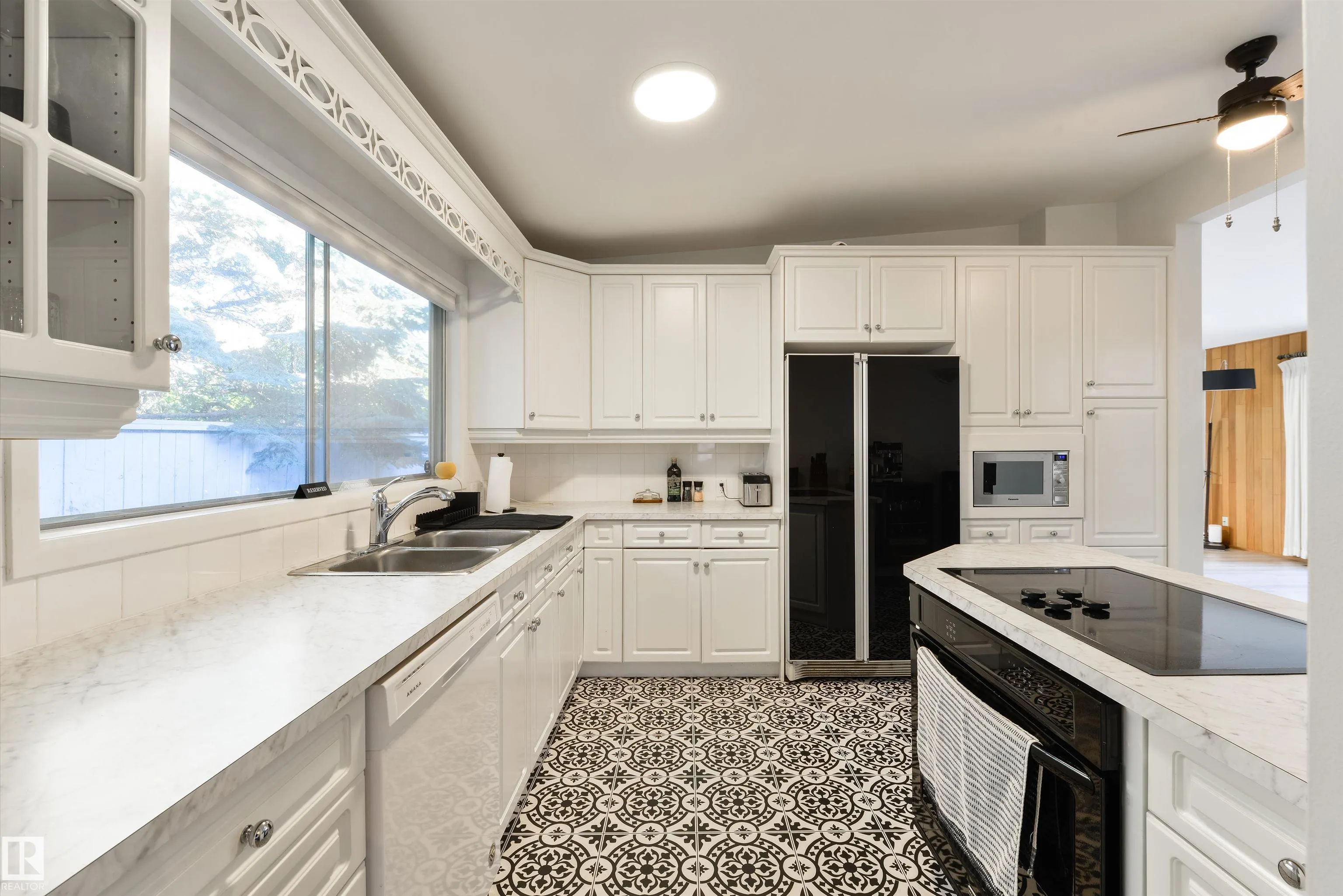 24 VALLEYVIEW Crescent