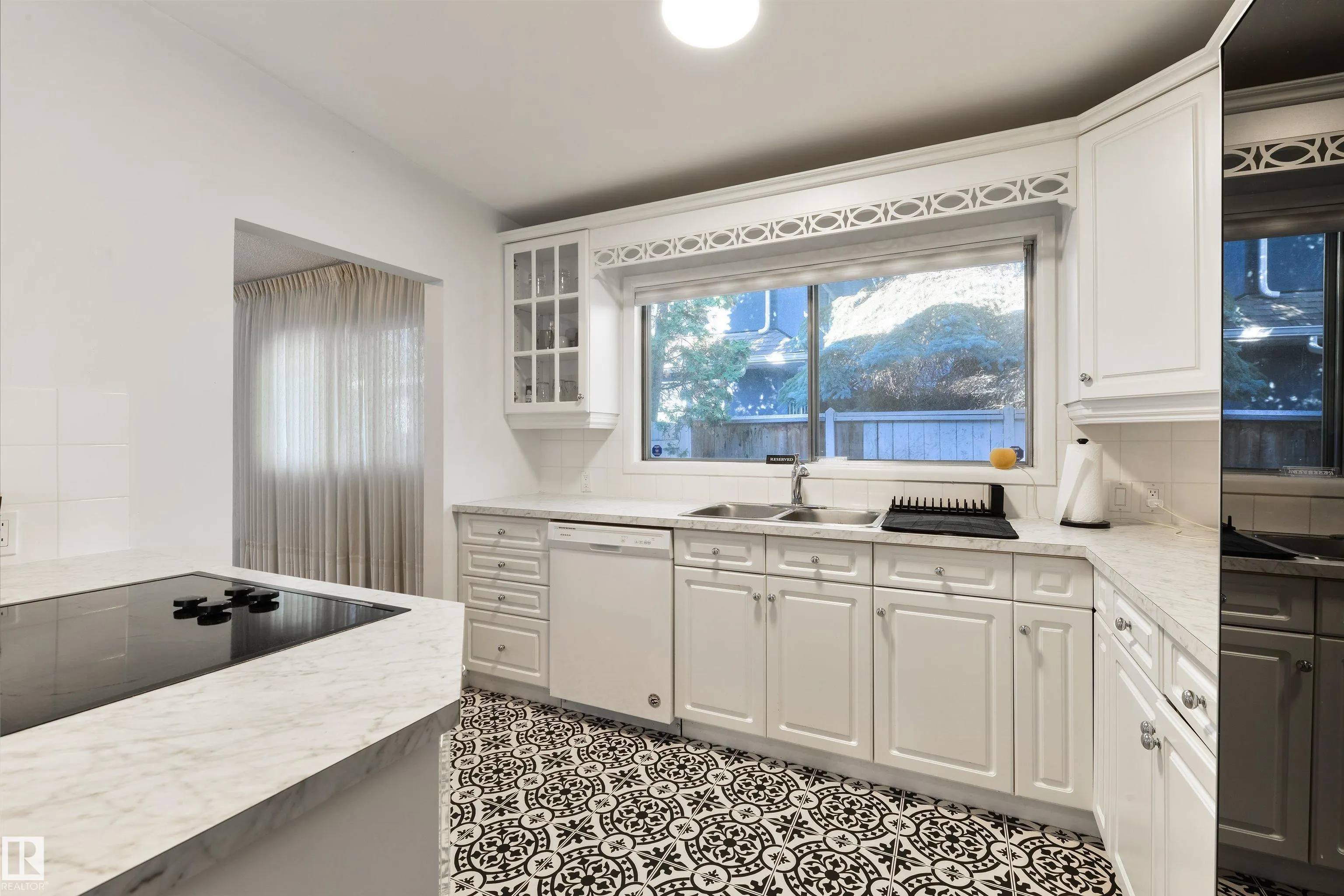 24 VALLEYVIEW Crescent