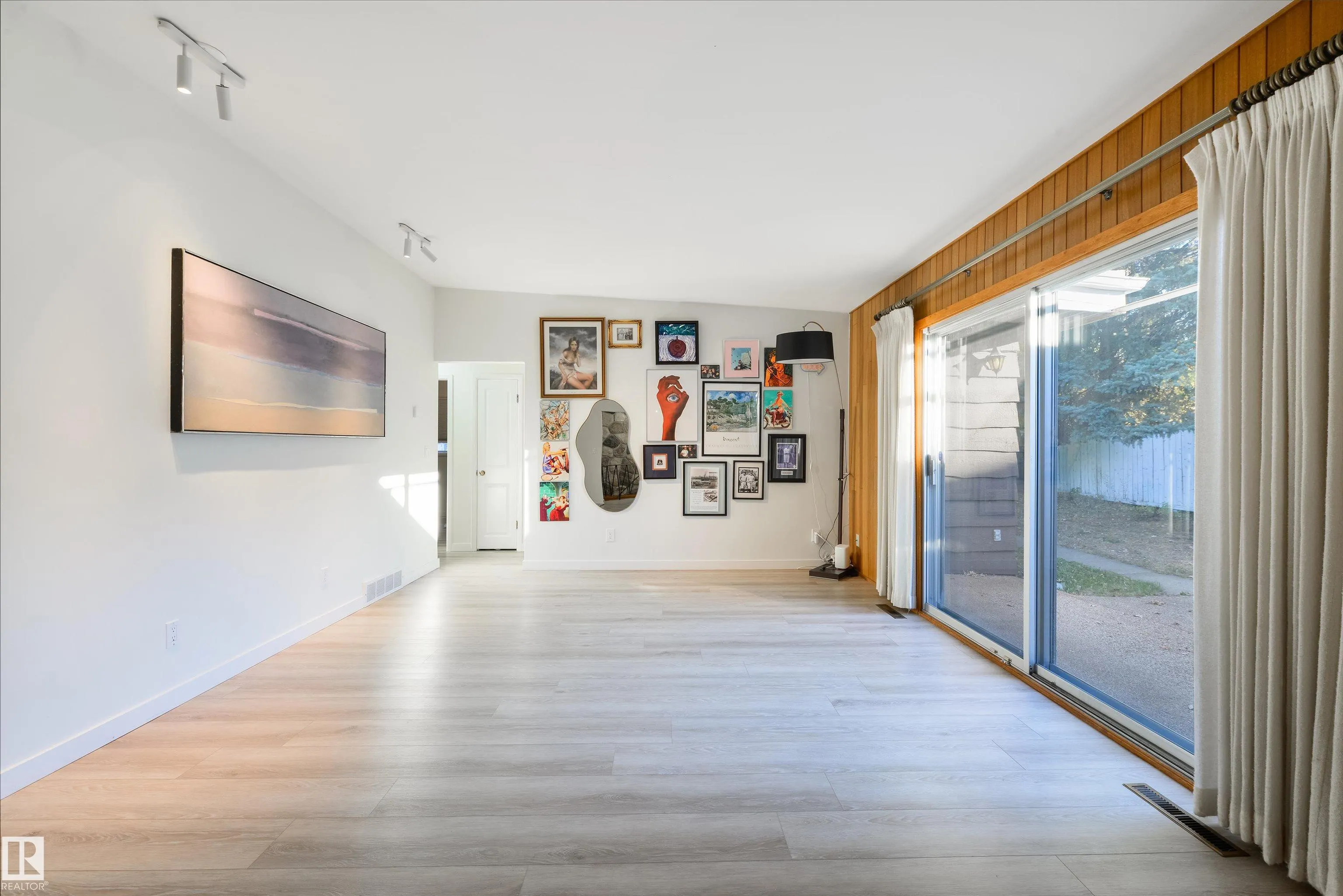 24 VALLEYVIEW Crescent
