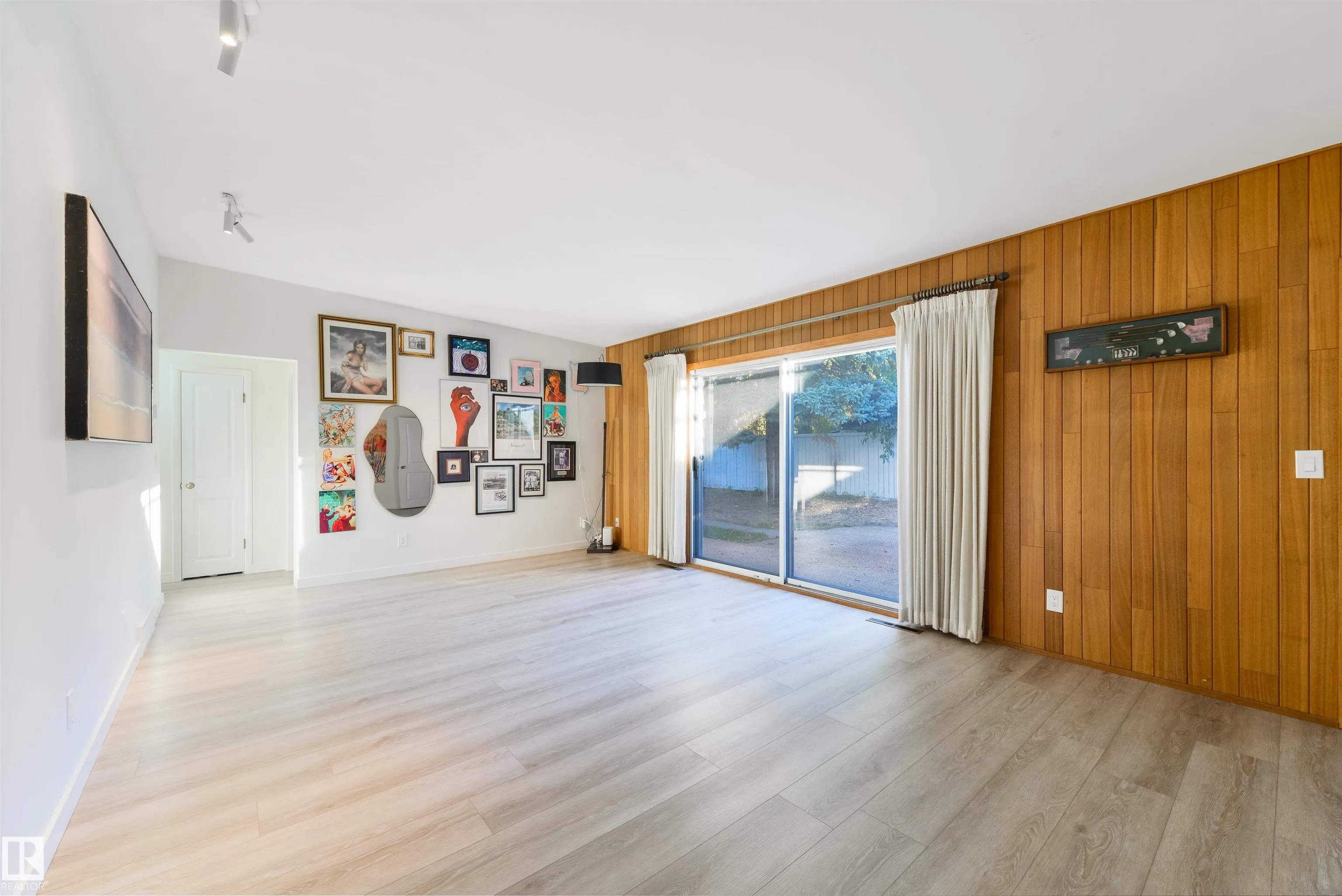 24 VALLEYVIEW Crescent