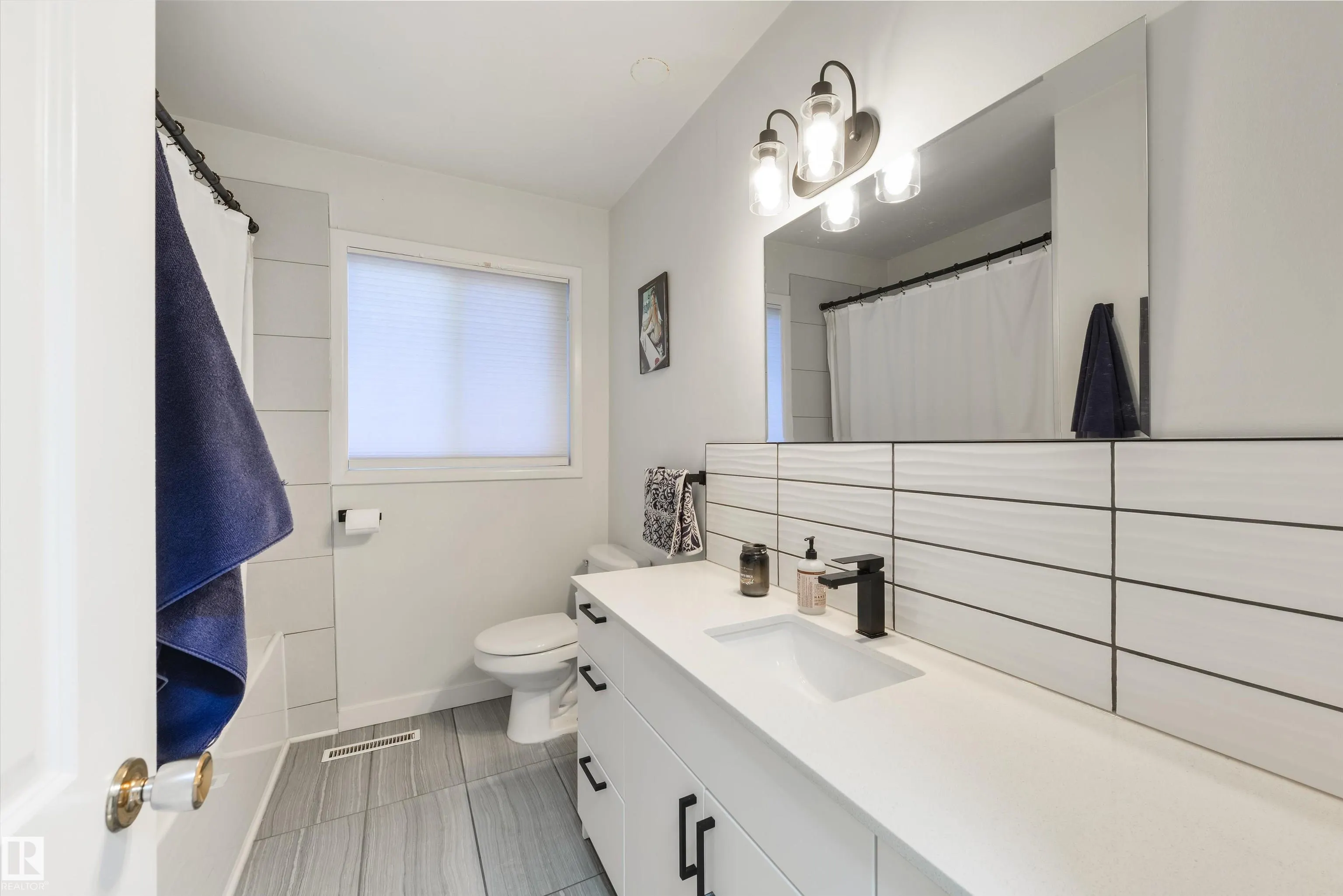 24 VALLEYVIEW Crescent