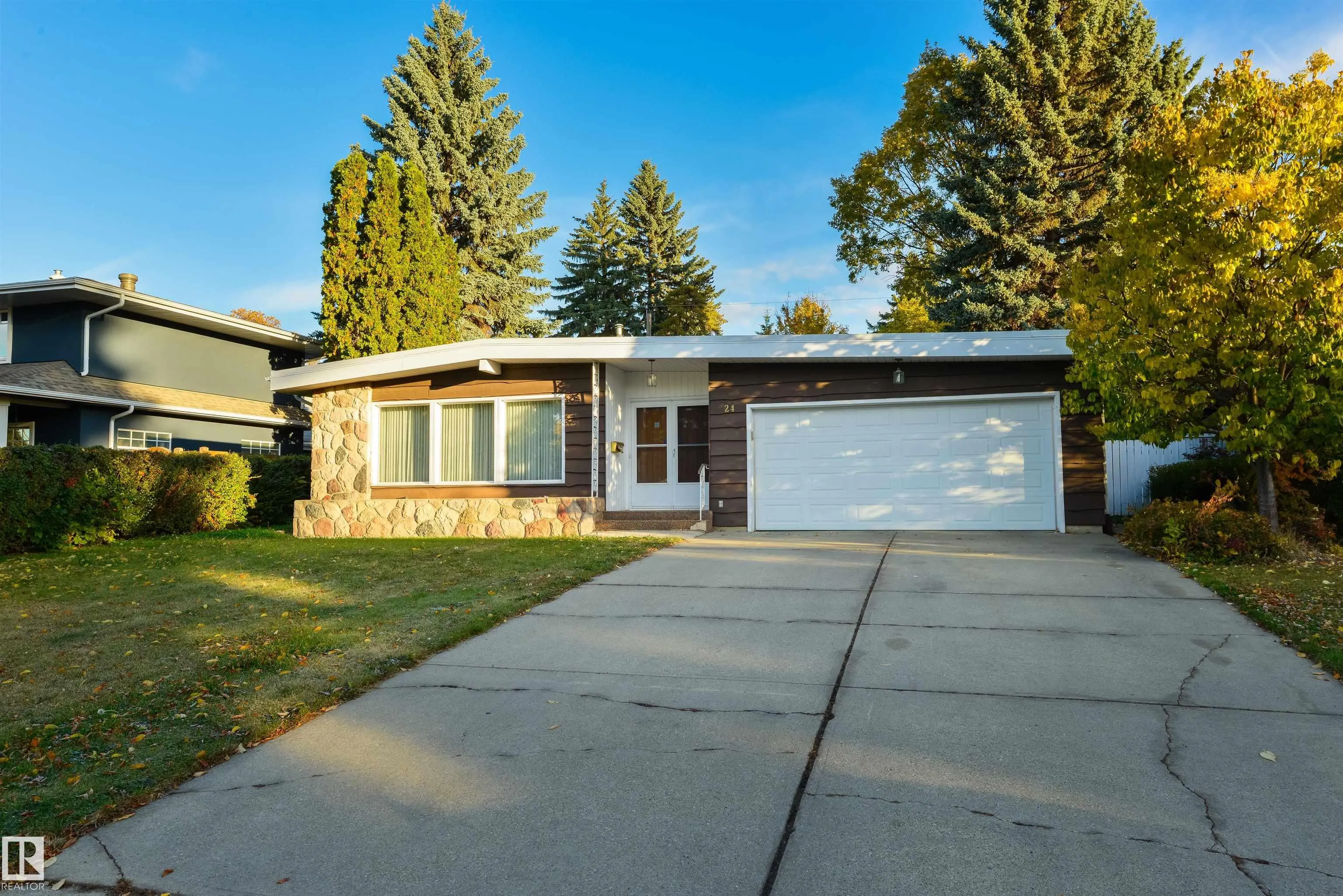 24 VALLEYVIEW Crescent