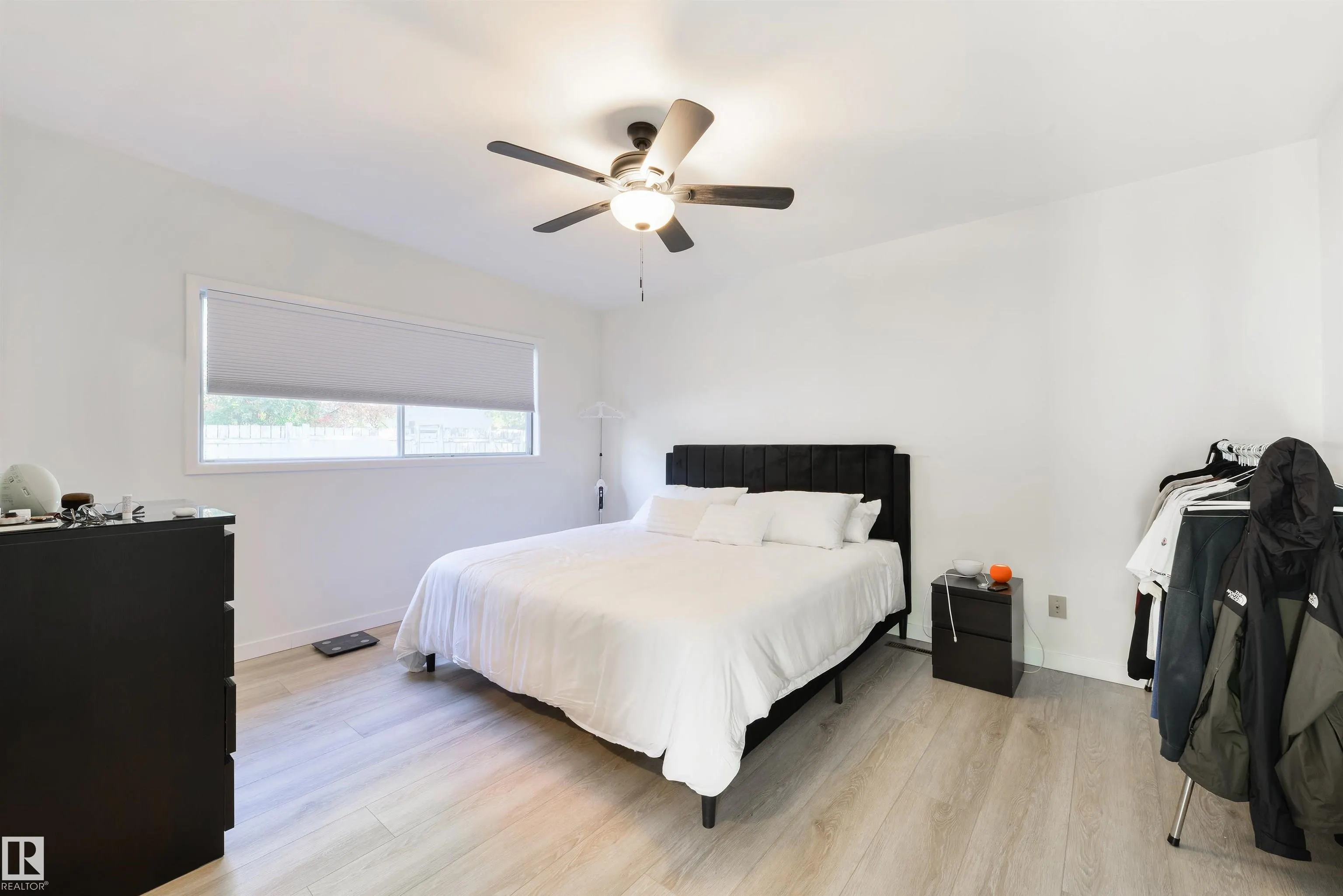 24 VALLEYVIEW Crescent