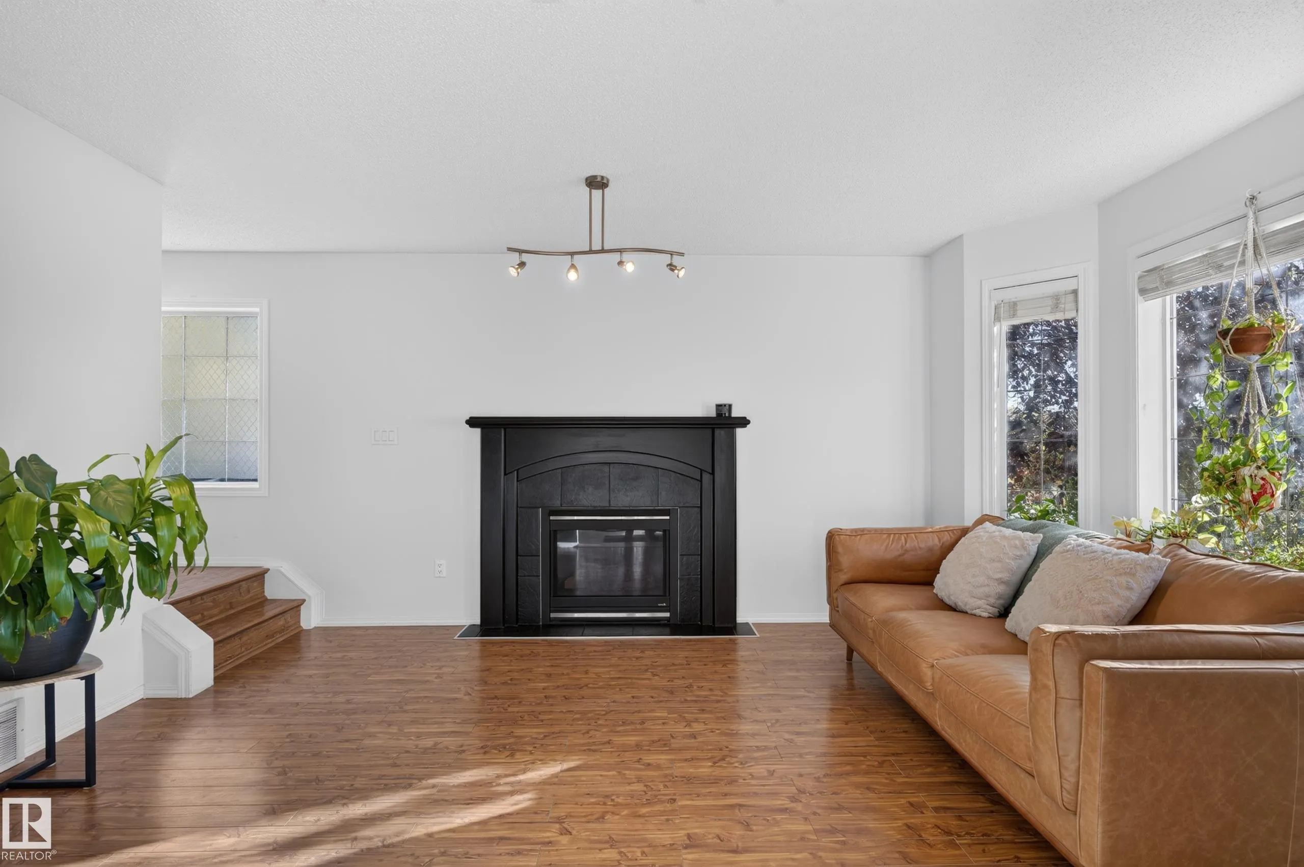 84 WESTWOOD Lane