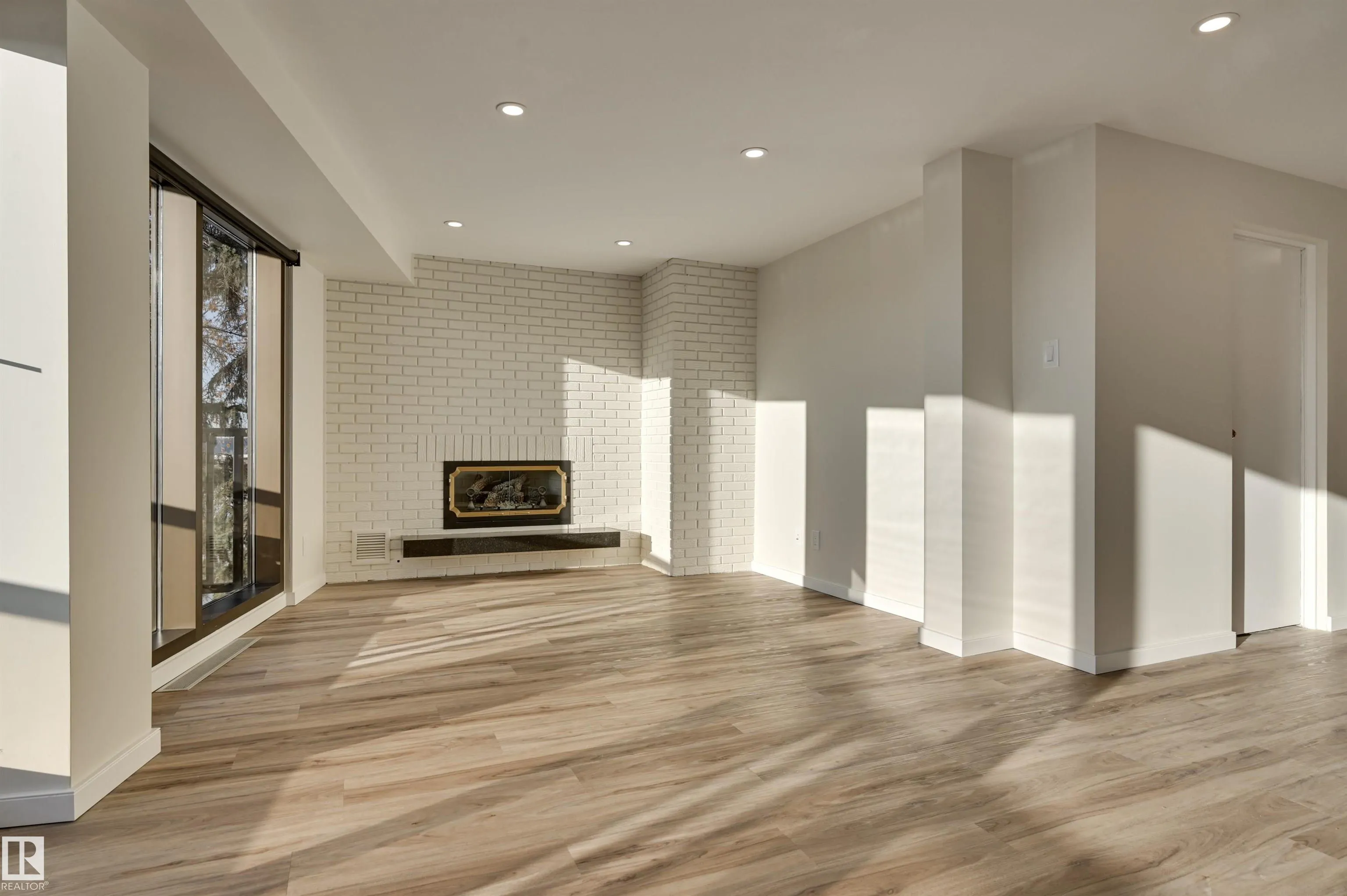 11960 100 Avenue