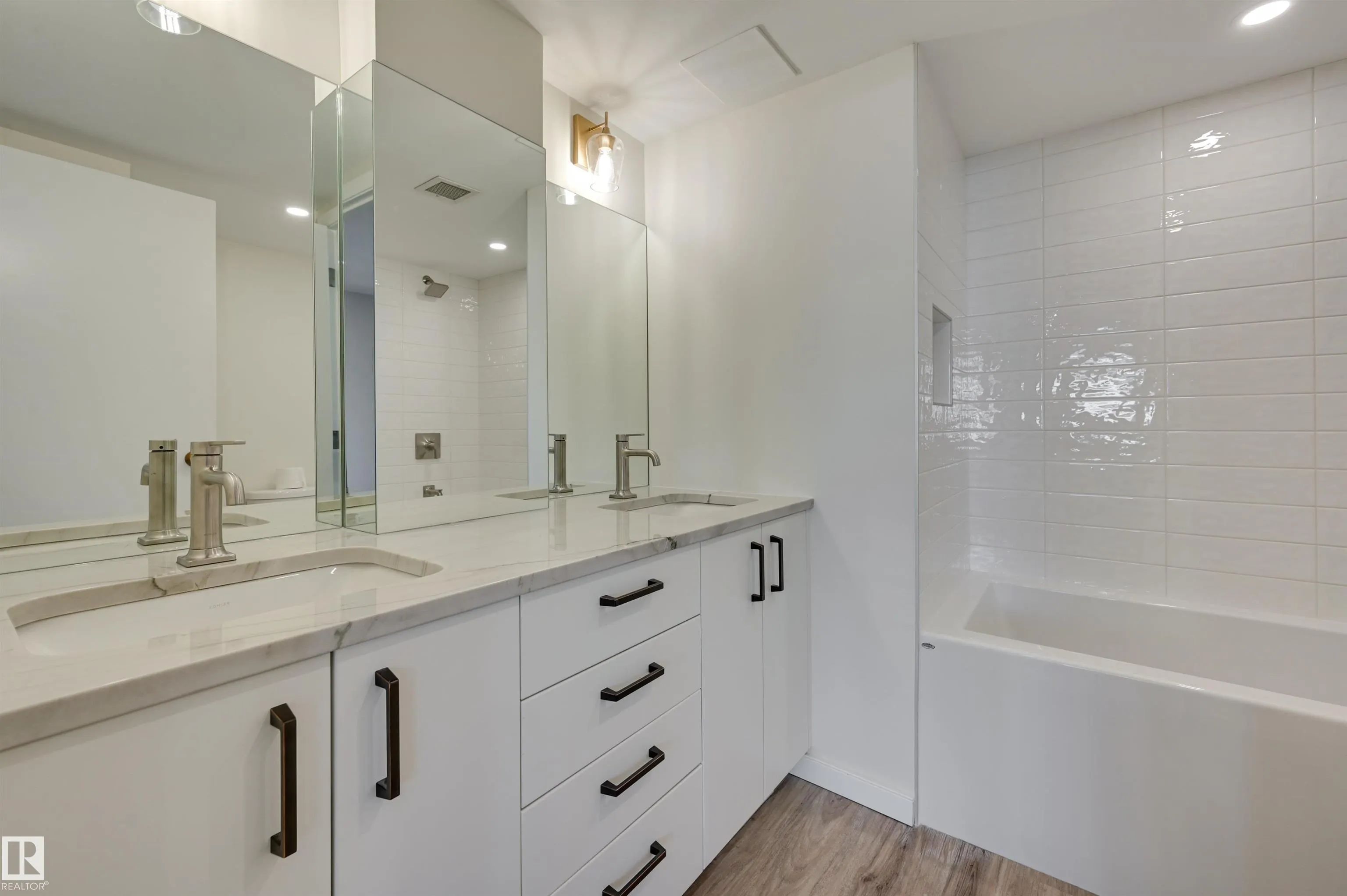 11960 100 Avenue