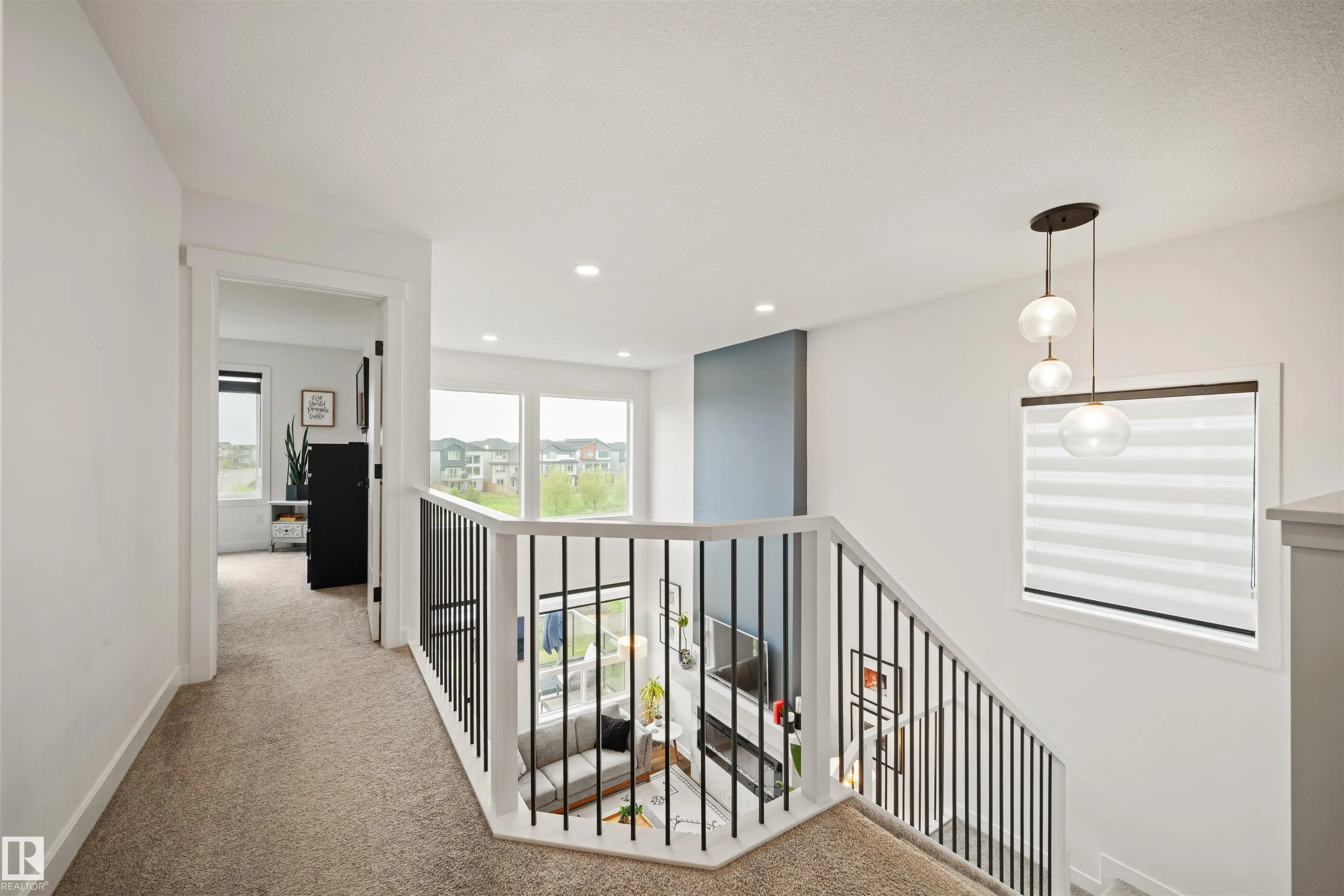 2742 COLLINS Crescent