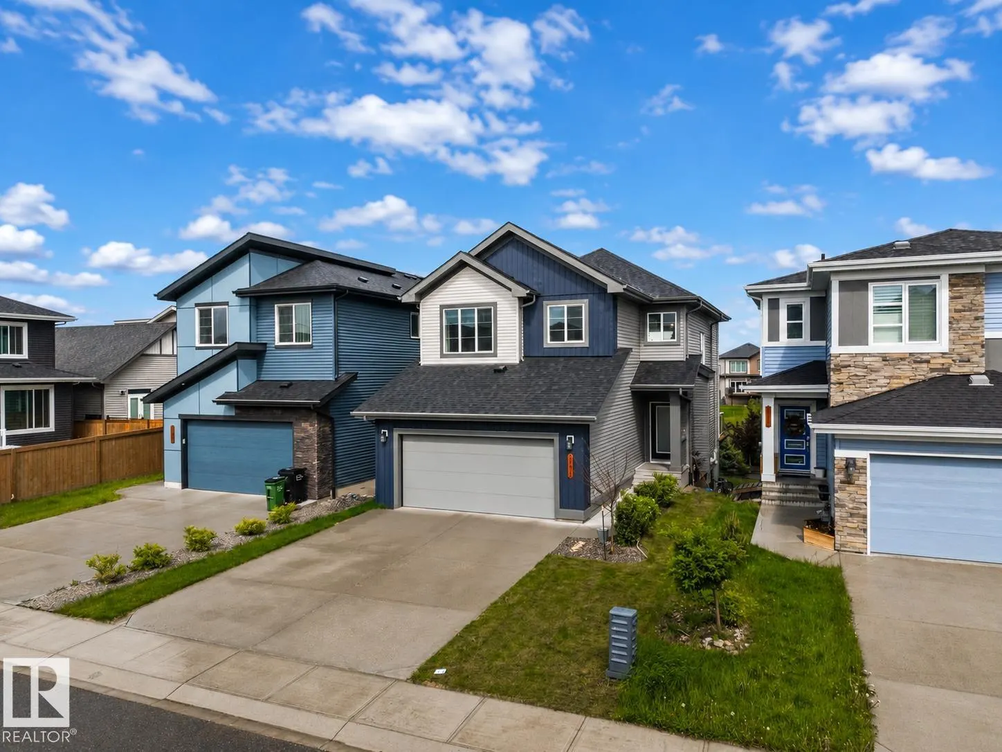 2742 COLLINS Crescent