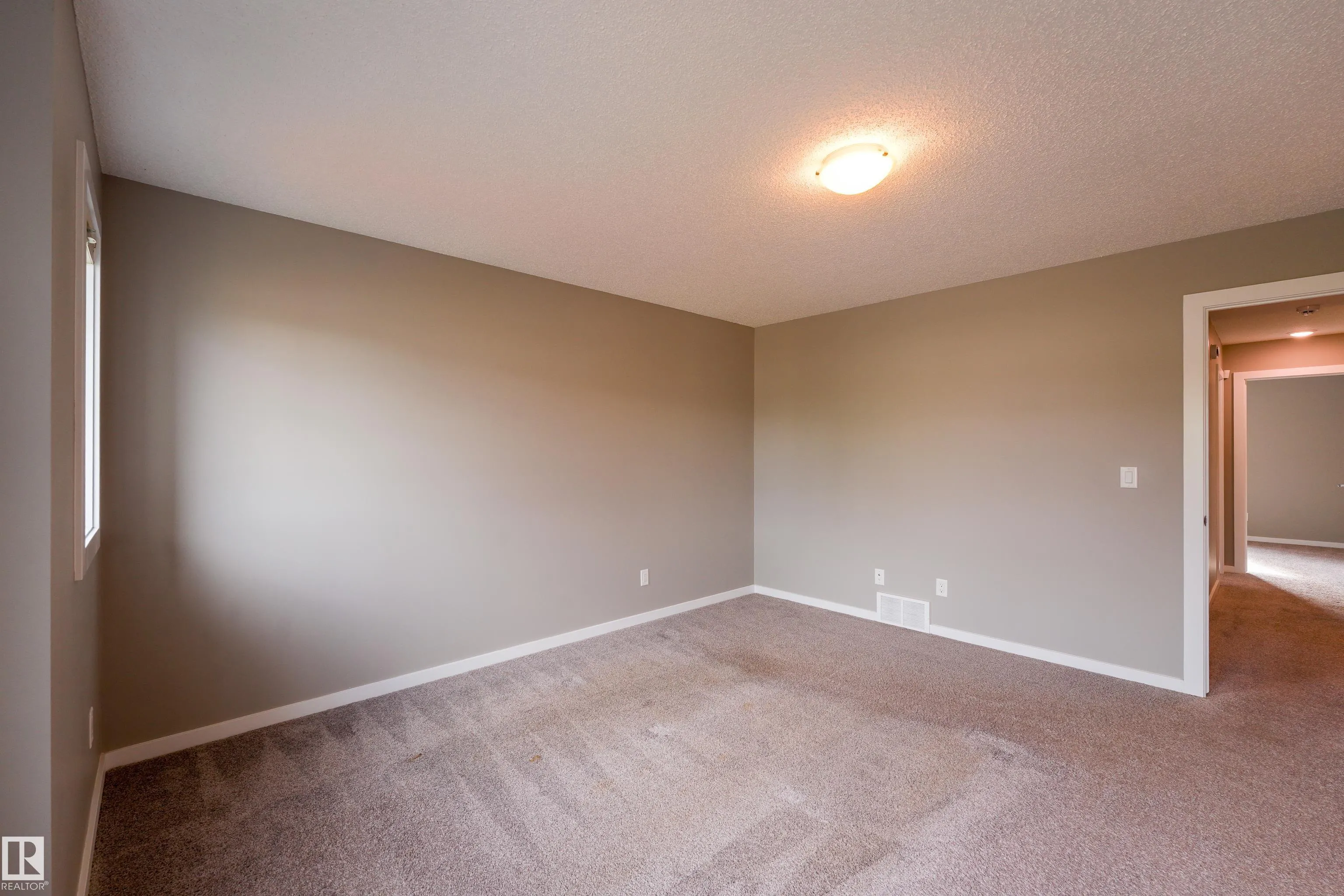 13507 165 Avenue