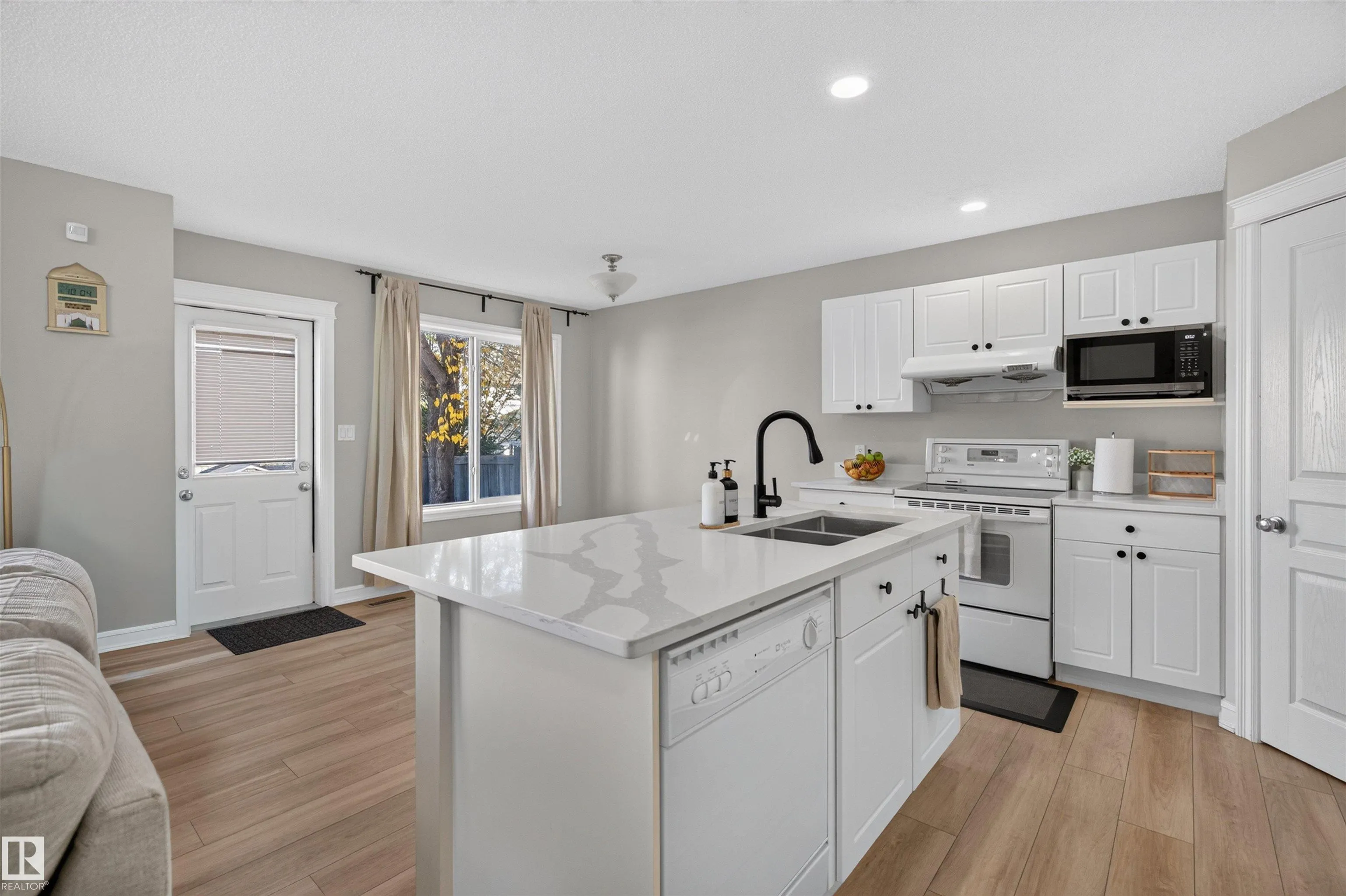 1304 BARNES Close
