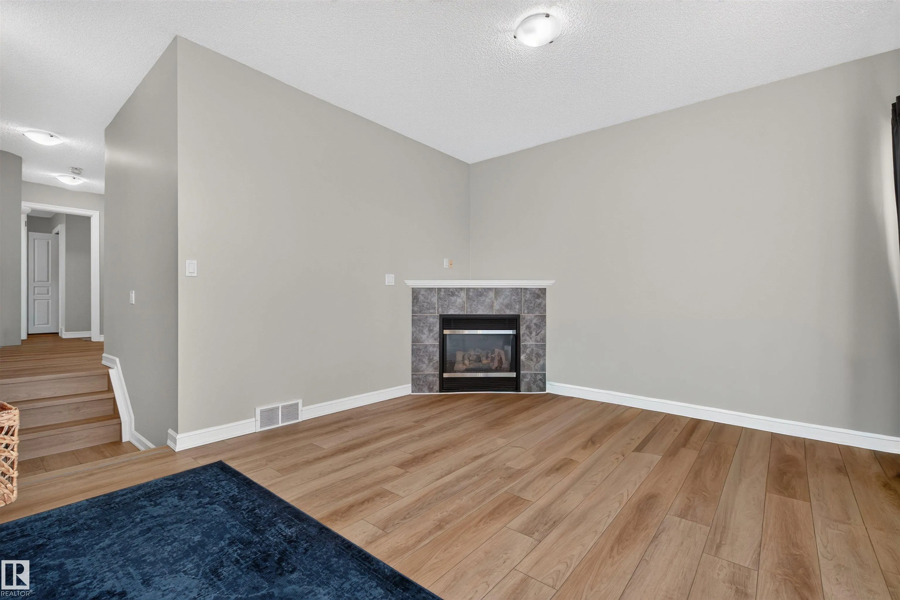 1304 BARNES Close