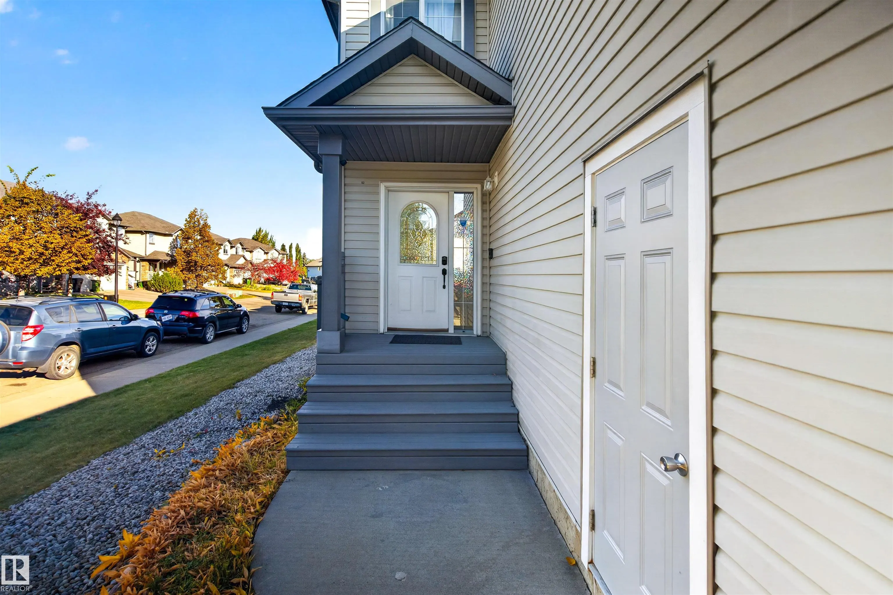 1304 BARNES Close