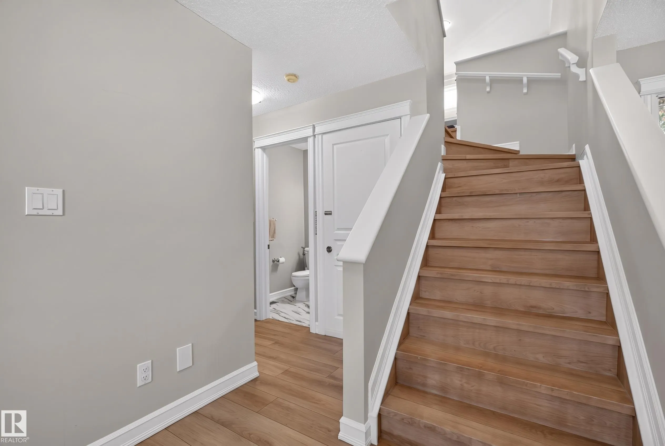 1304 BARNES Close