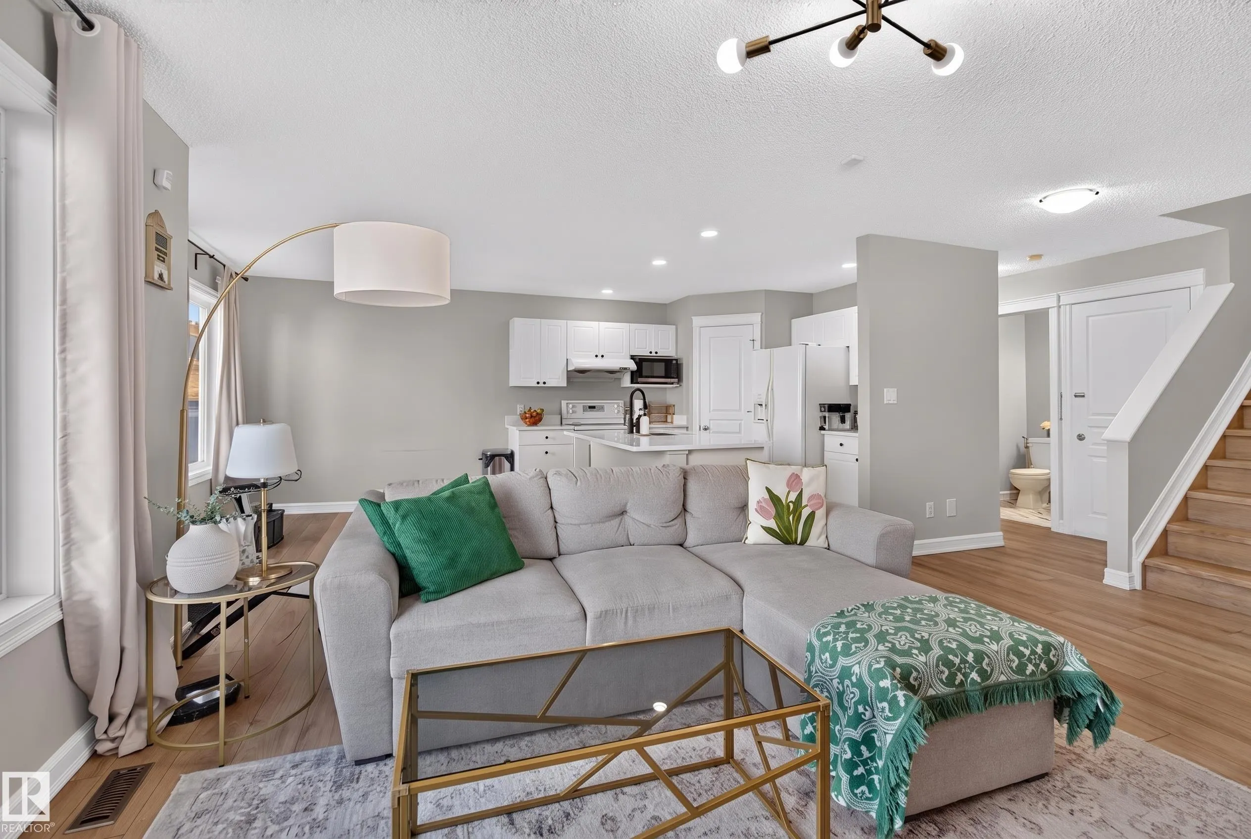 1304 BARNES Close