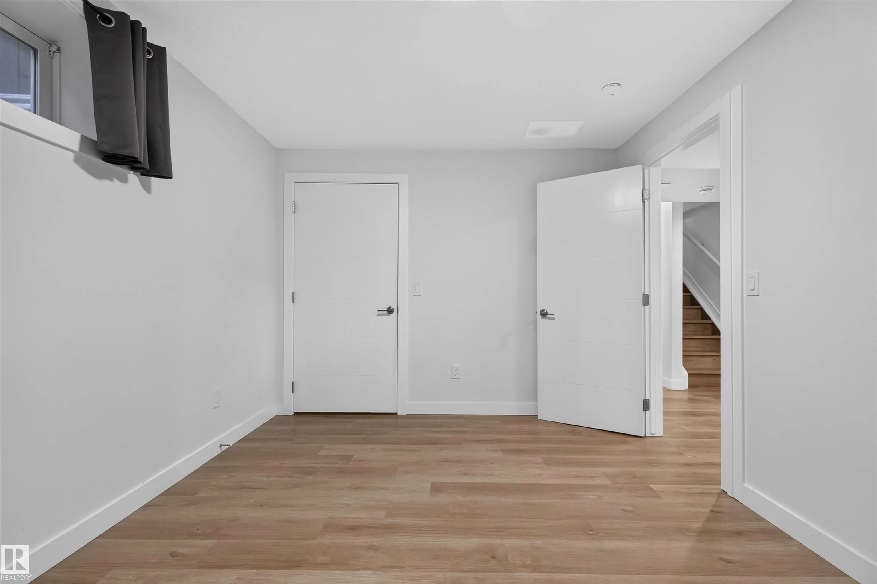 1304 BARNES Close