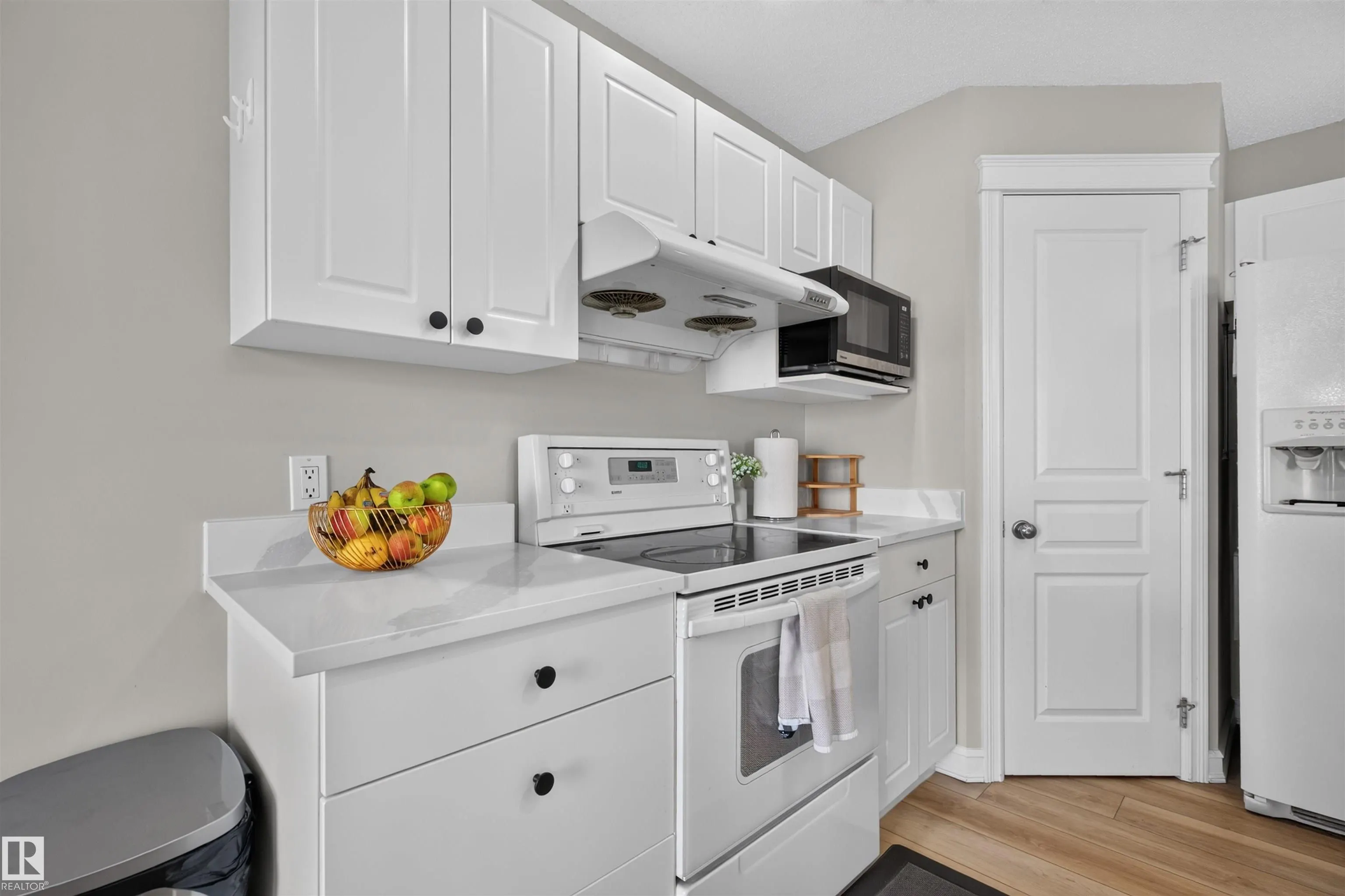 1304 BARNES Close