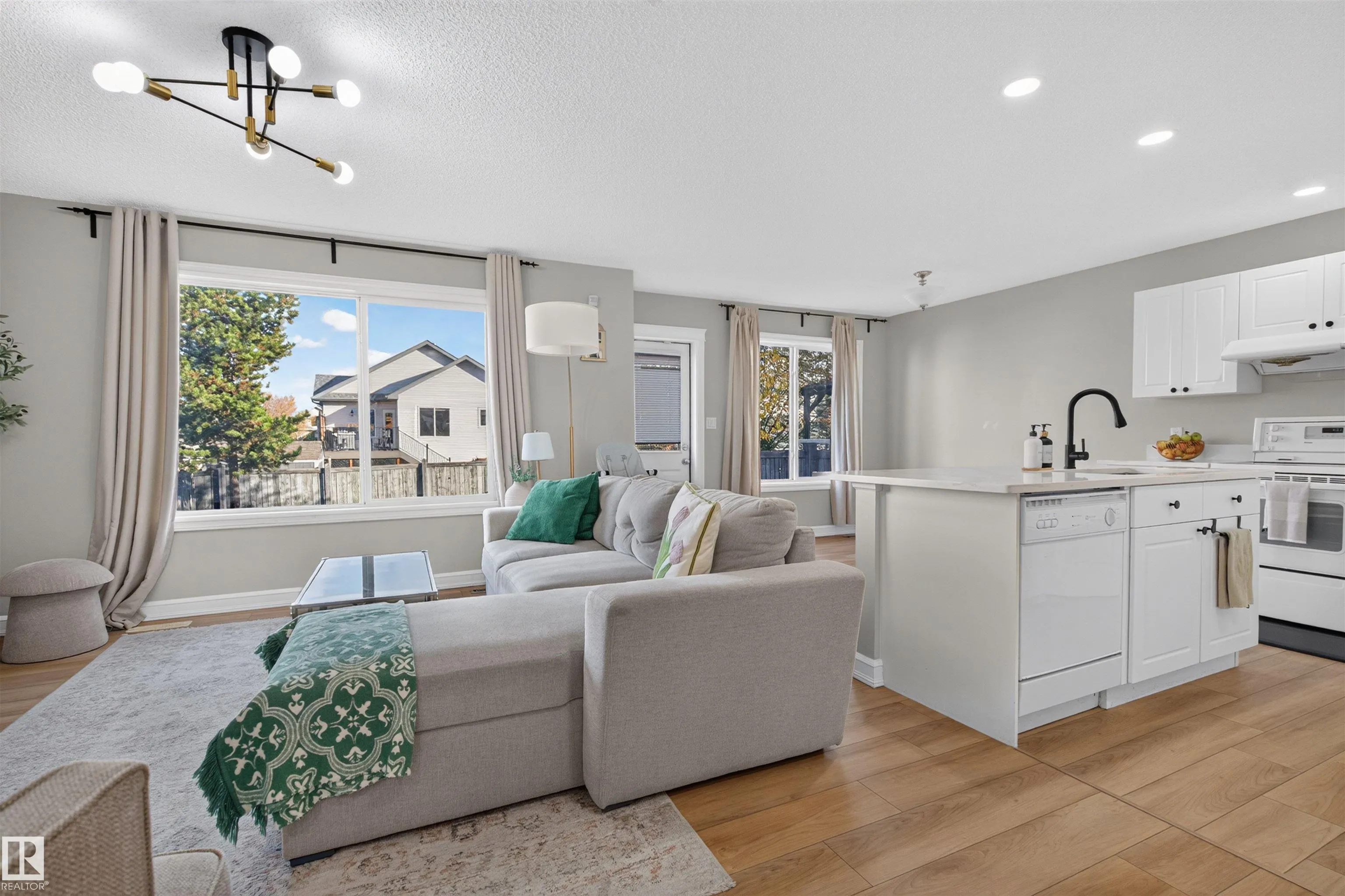 1304 BARNES Close