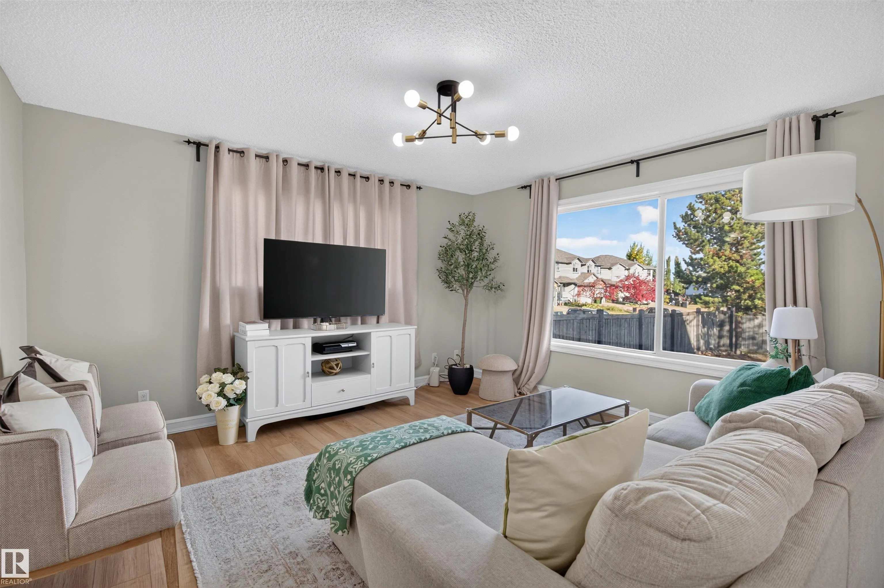 1304 BARNES Close