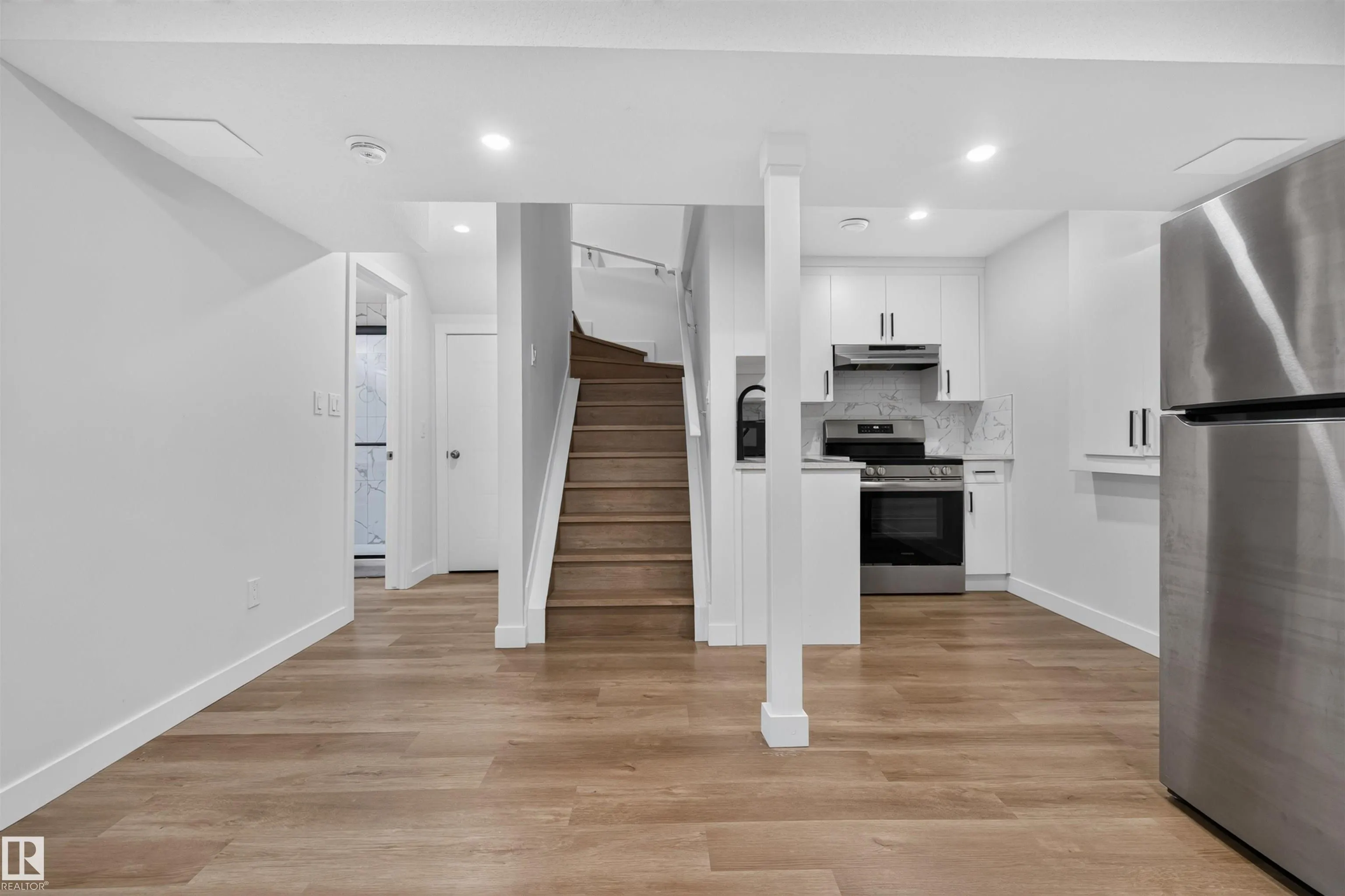 1304 BARNES Close