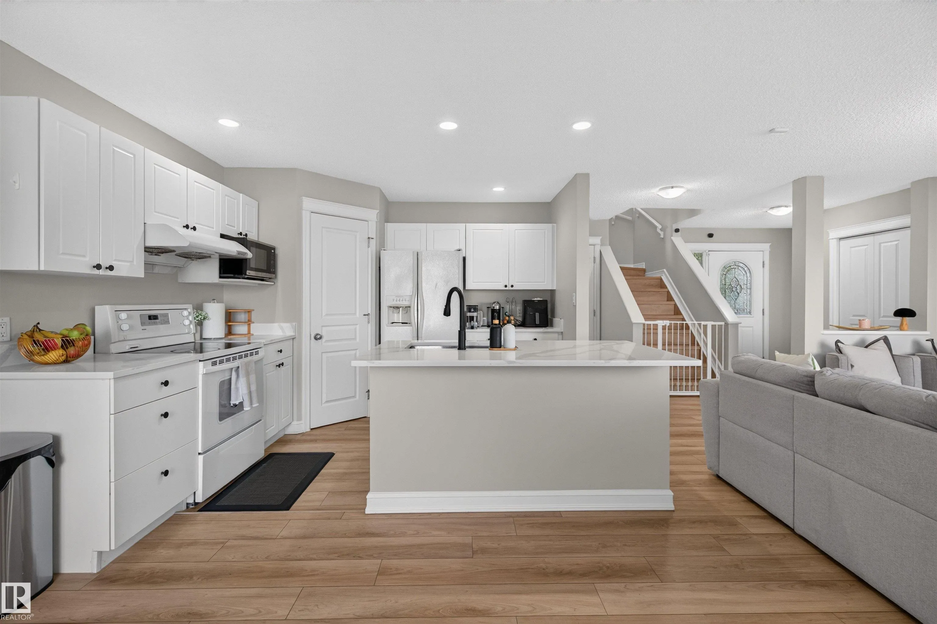 1304 BARNES Close