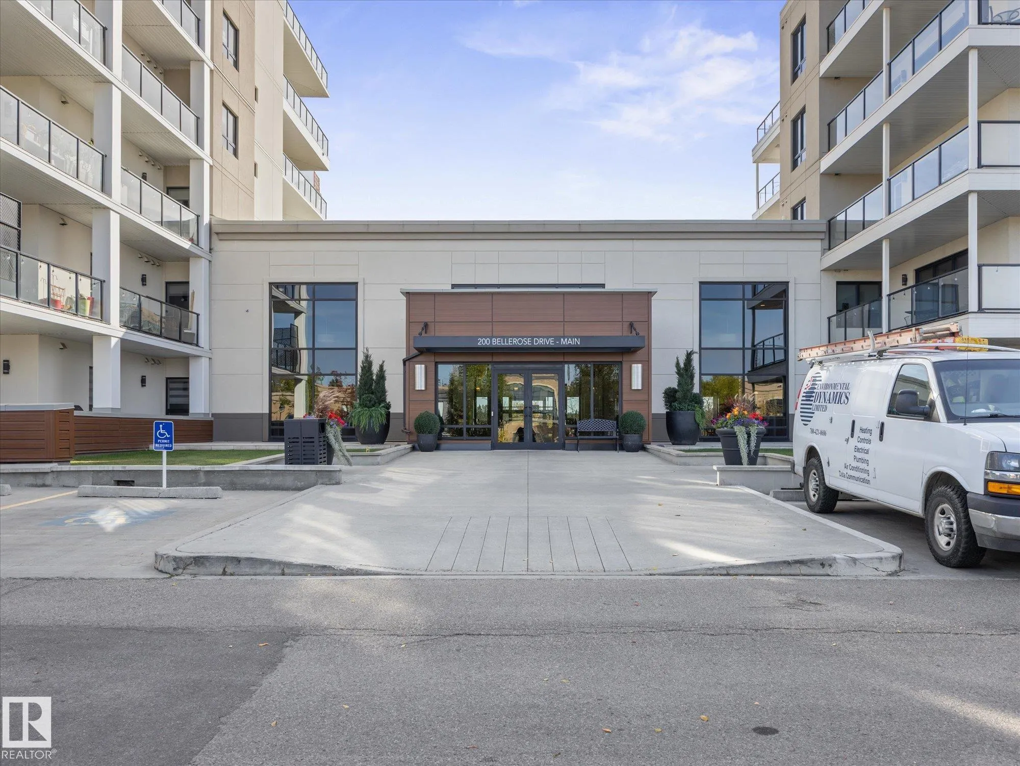 200 BELLEROSE Drive