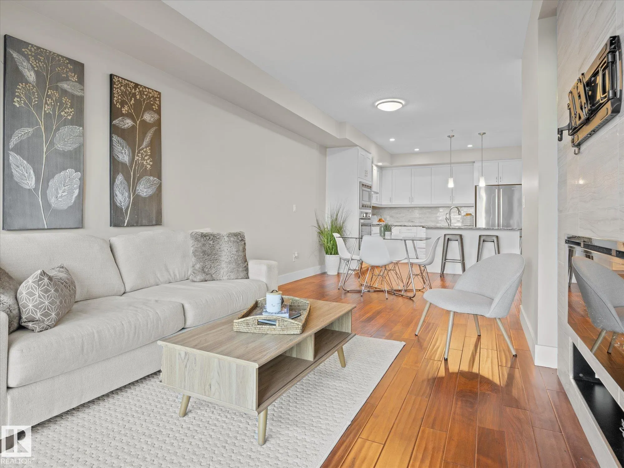 200 BELLEROSE Drive